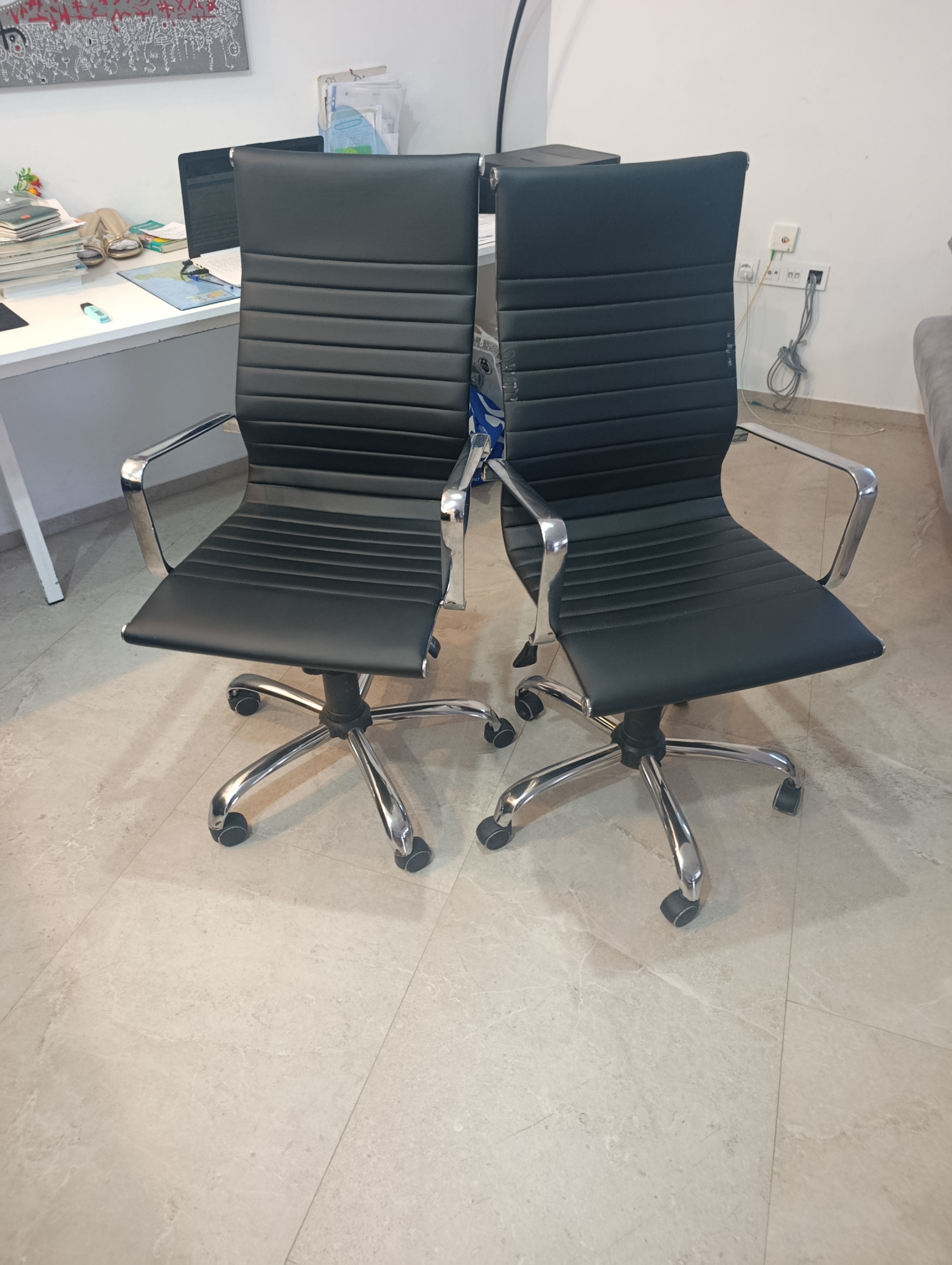 El Menzah&nbsp;Mutuelle Ville&nbsp;Meubles de bureau&nbsp;Sieges de Bureau&nbsp;2 chaises de bureau