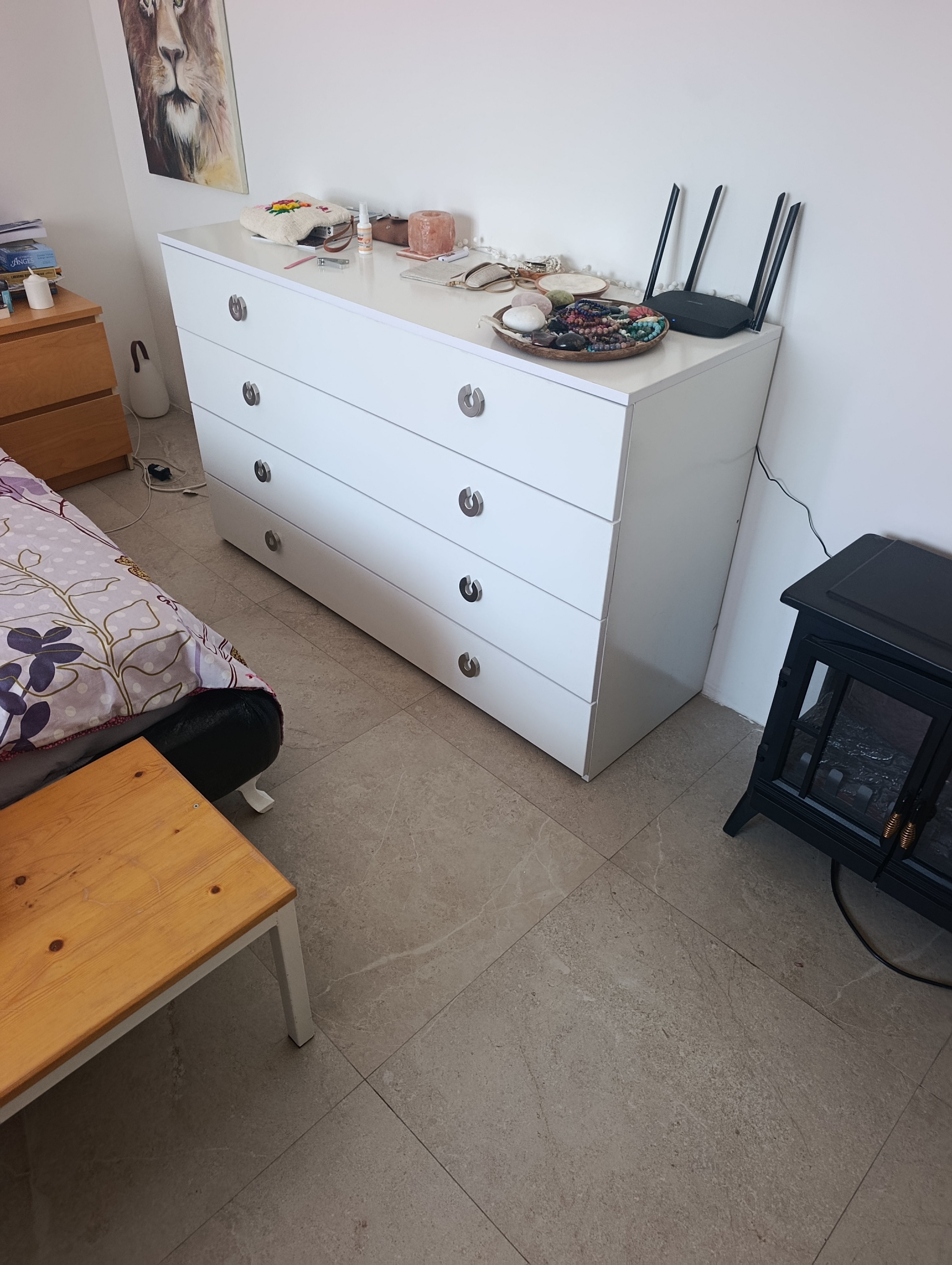 El Menzah&nbsp;Mutuelle Ville&nbsp;Chambres � coucher&nbsp;Commodes&nbsp;Meuble a 4 tiroires