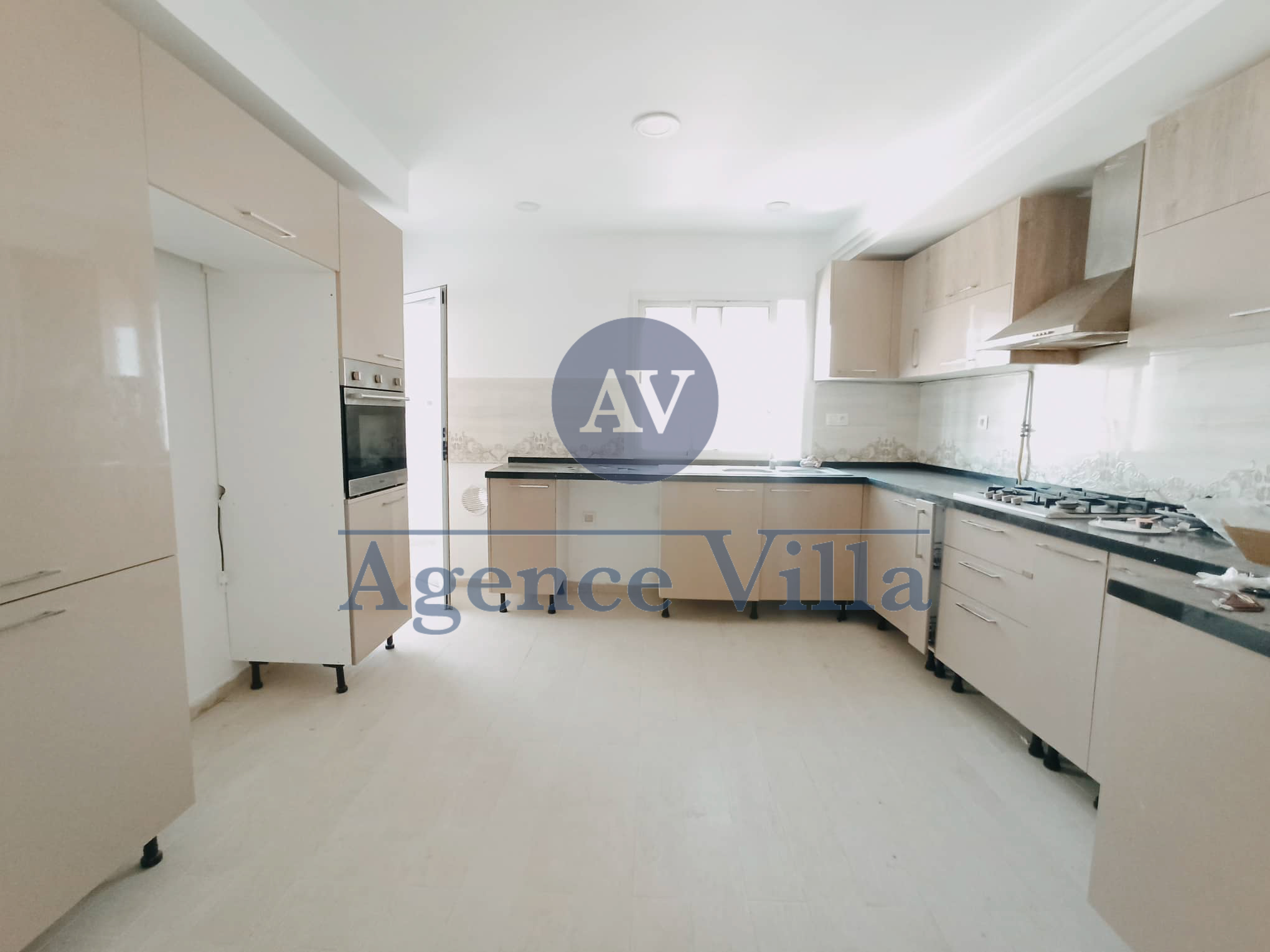 La Marsa&nbsp;El Aouina&nbsp;Location&nbsp;Appart. 4 pi�ces&nbsp;Etage de villa s3 � l'aouina