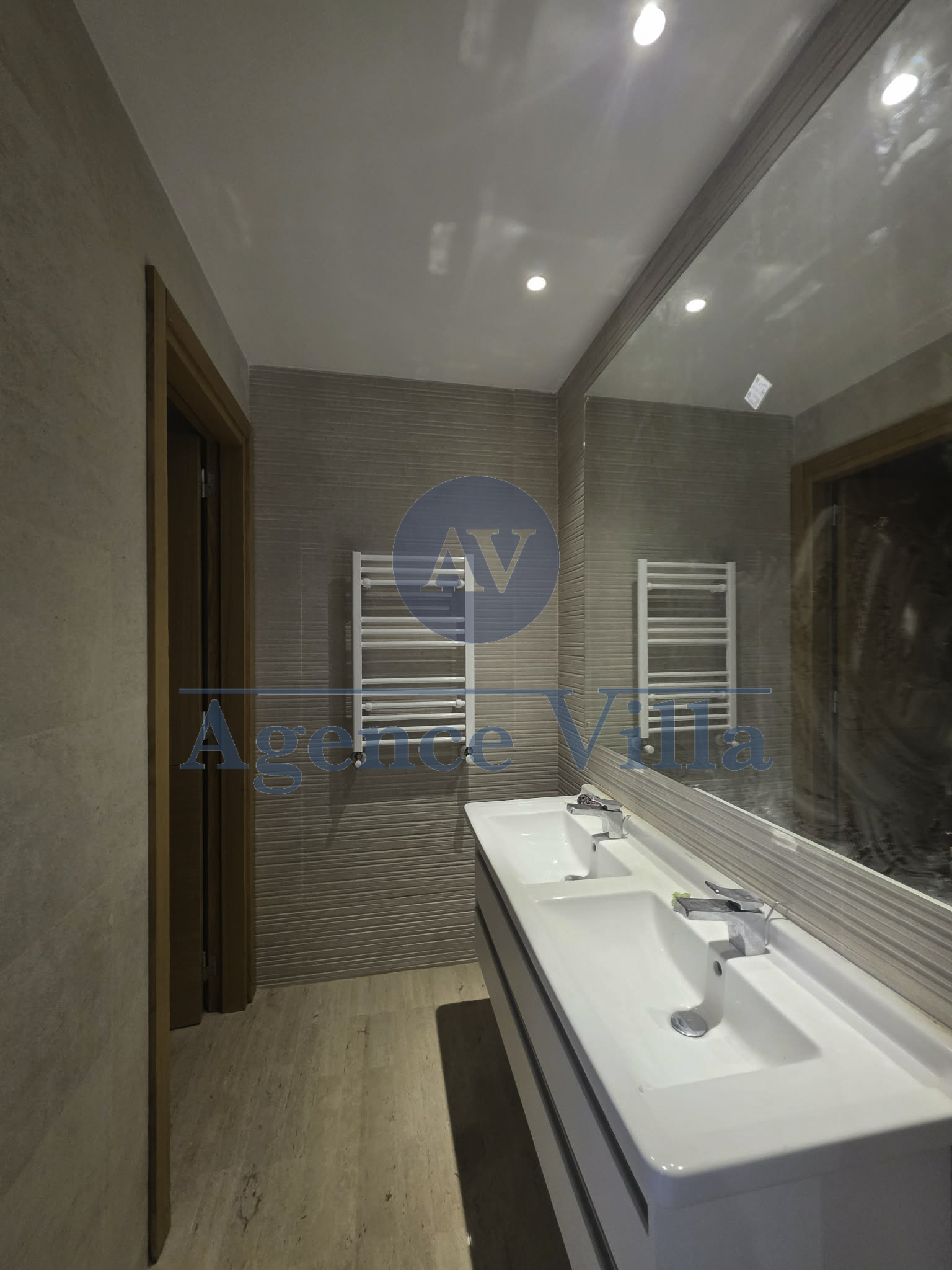 La Marsa&nbsp;Berge Du Lac&nbsp;Location&nbsp;Appart. 5 pi�ces+&nbsp;Penthouse neuf avec piscine priv�e au lac 2