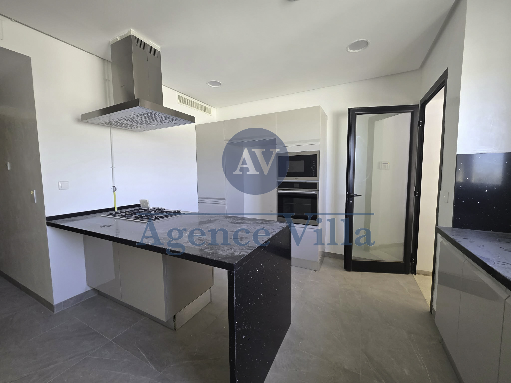 La Marsa&nbsp;Berge Du Lac&nbsp;Location&nbsp;Appart. 5 pi�ces+&nbsp;Penthouse neuf avec piscine priv�e au lac 2