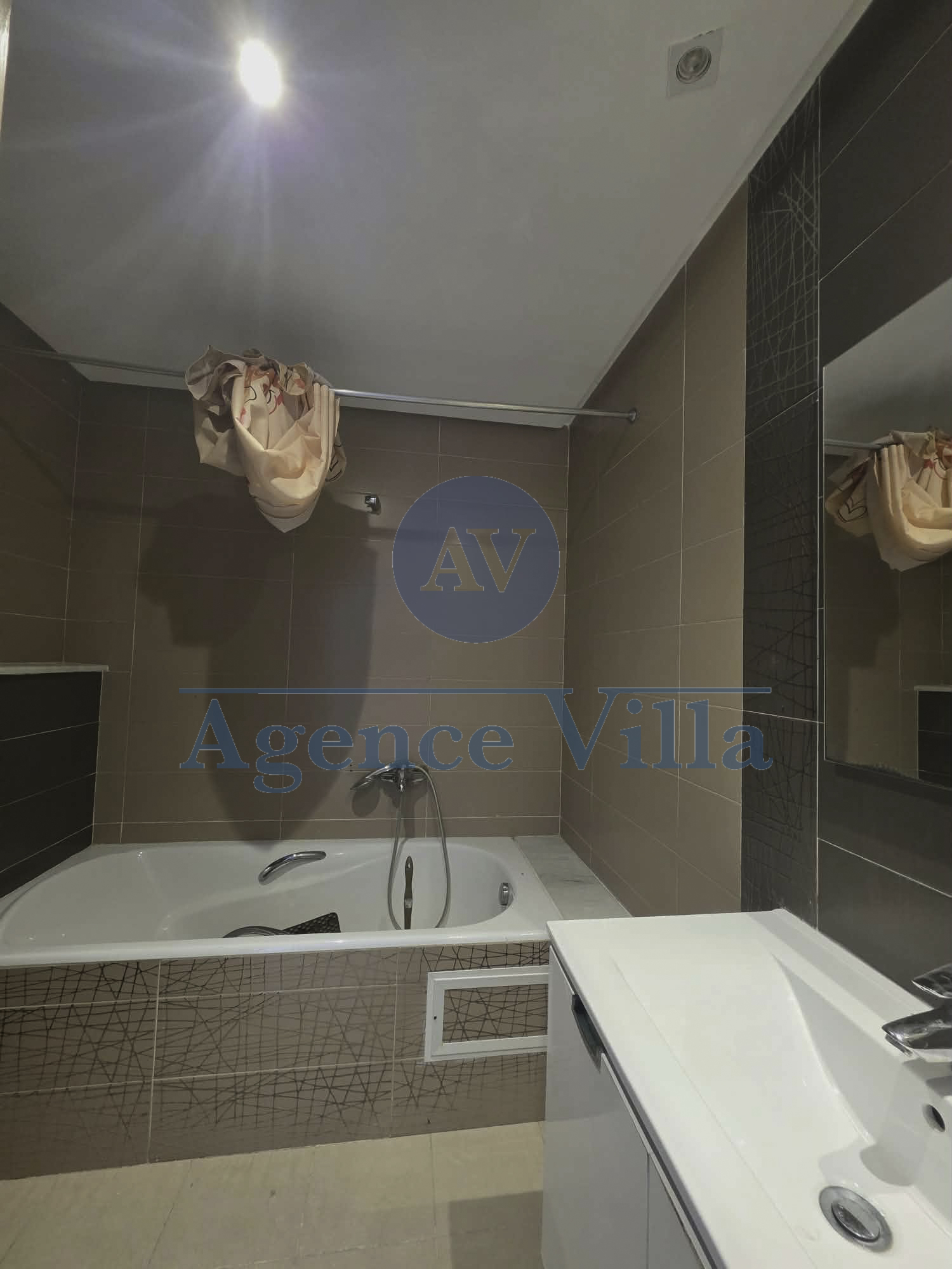 Ain Zaghouan&nbsp;Jardins de Carthage&nbsp;Location&nbsp;Appart. 4 pi�ces&nbsp;Apparement s3 aux jardins de carthage