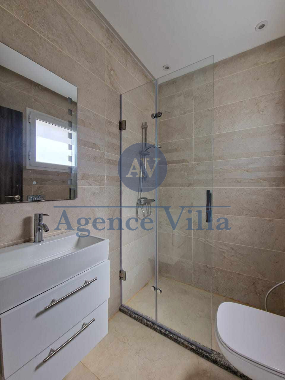 Carthage&nbsp;Salambo&nbsp;Location&nbsp;Appart. 4 pi�ces&nbsp;Appartement s3 avec terrasse et vue sur mer