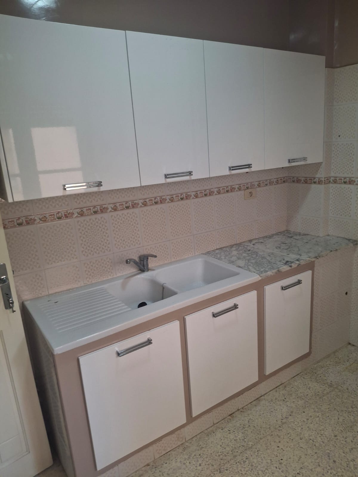 Sfax Ville&nbsp;Sfax El Jadida&nbsp;Location&nbsp;Appart. 4 pi�ces&nbsp;Appart pr bureau ou cabinet m�dical 4p sfax 7 nov