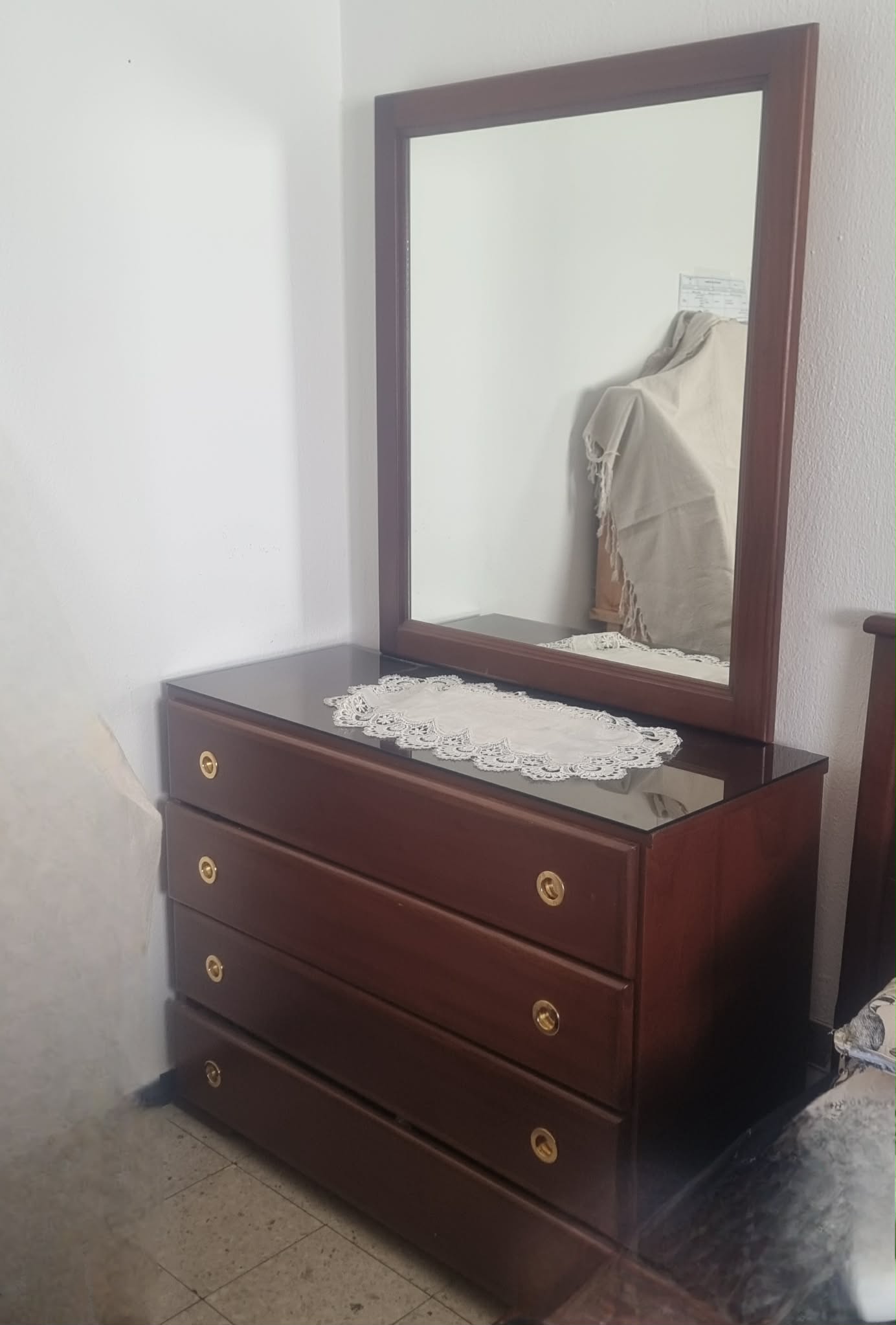 Raoued&nbsp;Ariana Essoughra&nbsp;Chambres � coucher&nbsp;Armoires - Dressing&nbsp;Divers meubles