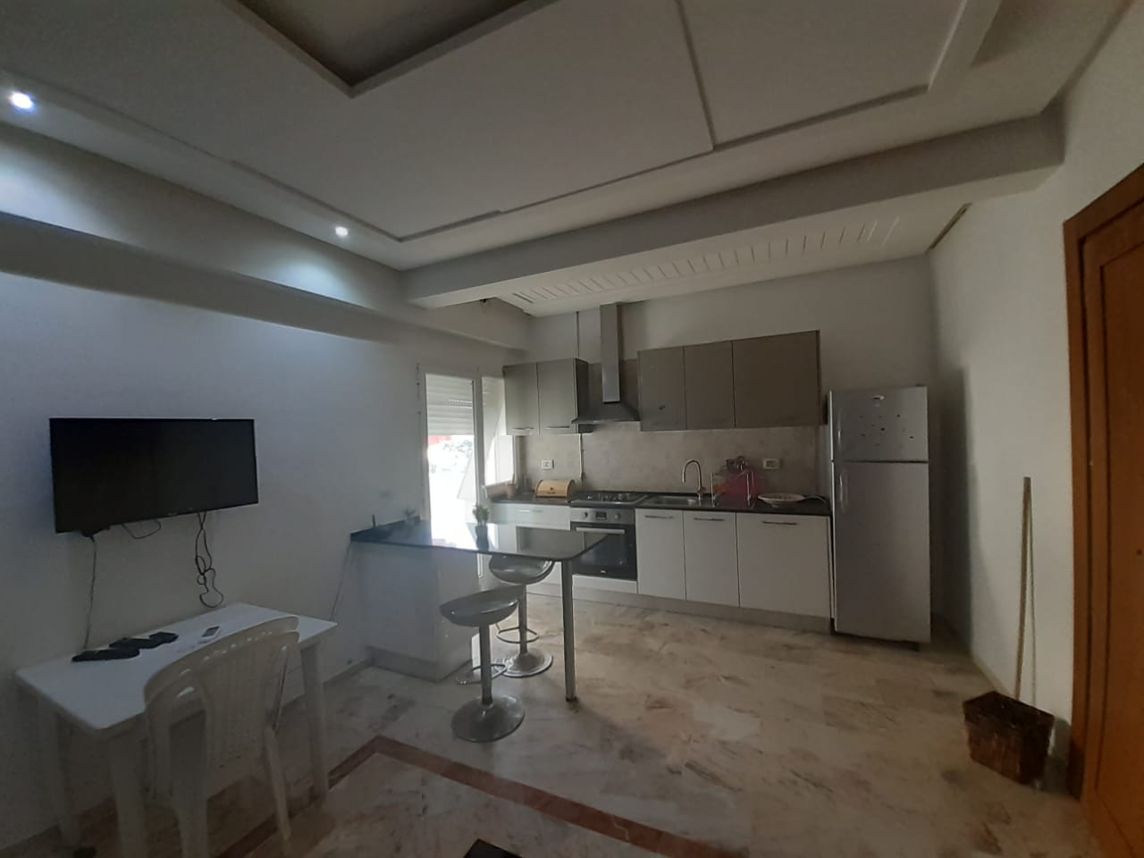 Monastir&nbsp;Monastir&nbsp;Location&nbsp;Appart. 1 pi�ce&nbsp;Appartement a skanes au dessus showroom