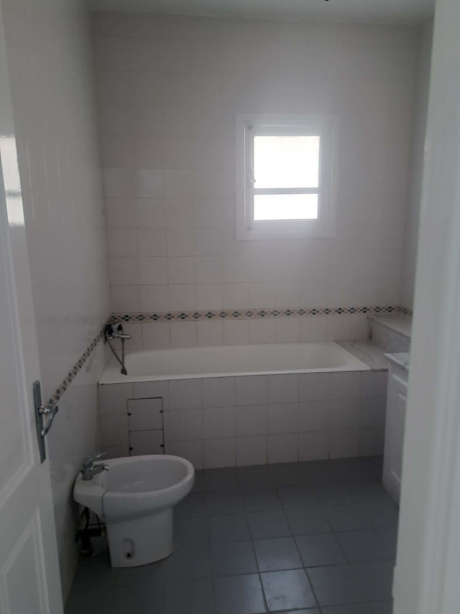 Ariana Ville&nbsp;Riadh Landlous&nbsp;Location&nbsp;Appart. 4 pi�ces&nbsp;Villa s3 � ennasr 2