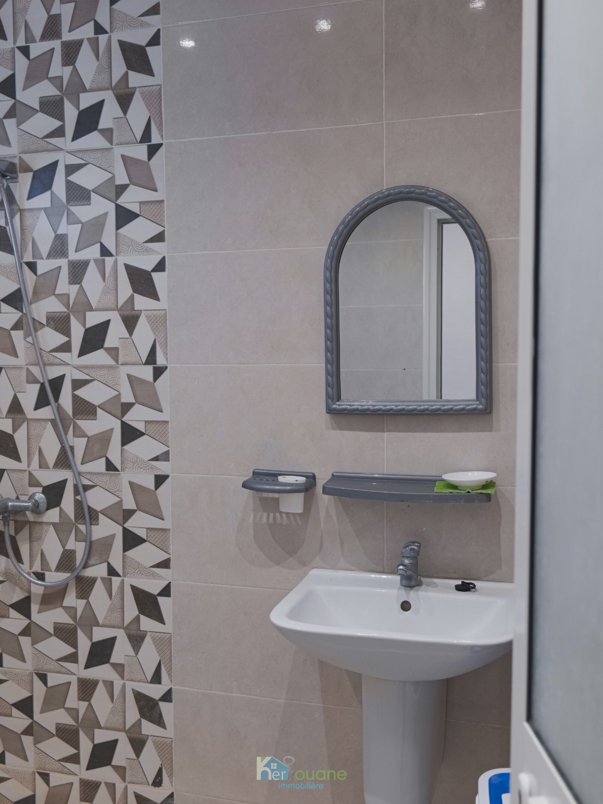 Hammam El Ghezaz&nbsp;Hammam El Ghezaz&nbsp;Location vacances&nbsp;Appart. 2 pi�ces&nbsp;Appartement rdc � 150 m�tres de la plage