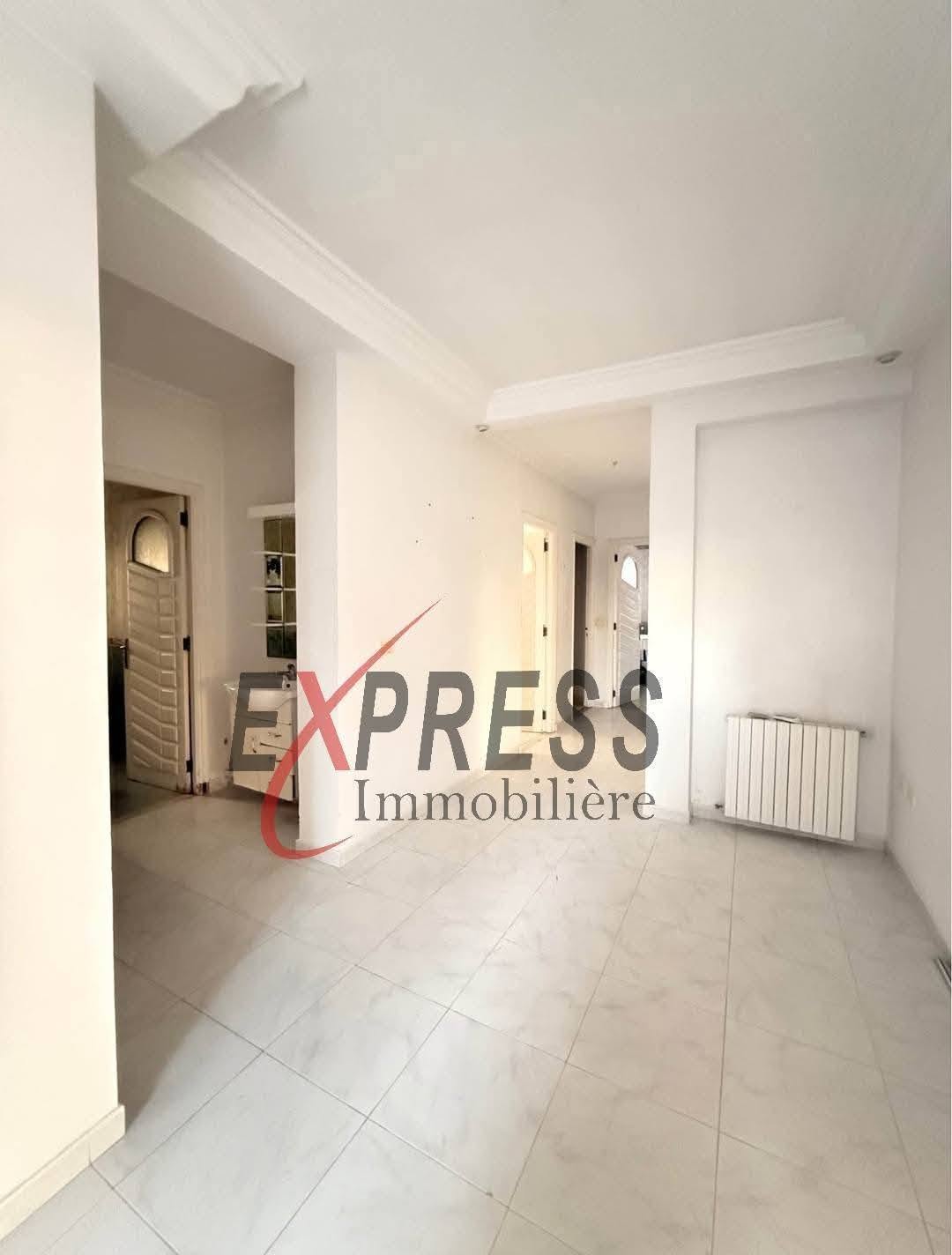 Ariana Ville&nbsp;Cite Ennasr 2&nbsp;Location&nbsp;Appart. 4 pi�ces&nbsp;Un spacieux �tage d'une villa s3 � ennaser 2