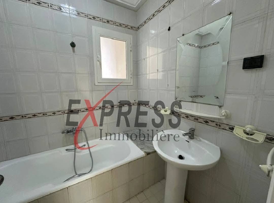 Ariana Ville&nbsp;El Menzah 7&nbsp;Location&nbsp;Appart. 4 pi�ces&nbsp;Un appart s3 avec place de parking