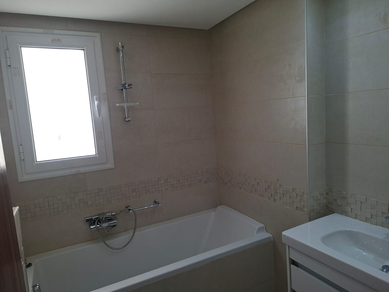 Ain Zaghouan&nbsp;Jardins de Carthage&nbsp;Location&nbsp;Appart. 5 pi�ces+&nbsp;Appart s plus 4 hs au jardin de carthage