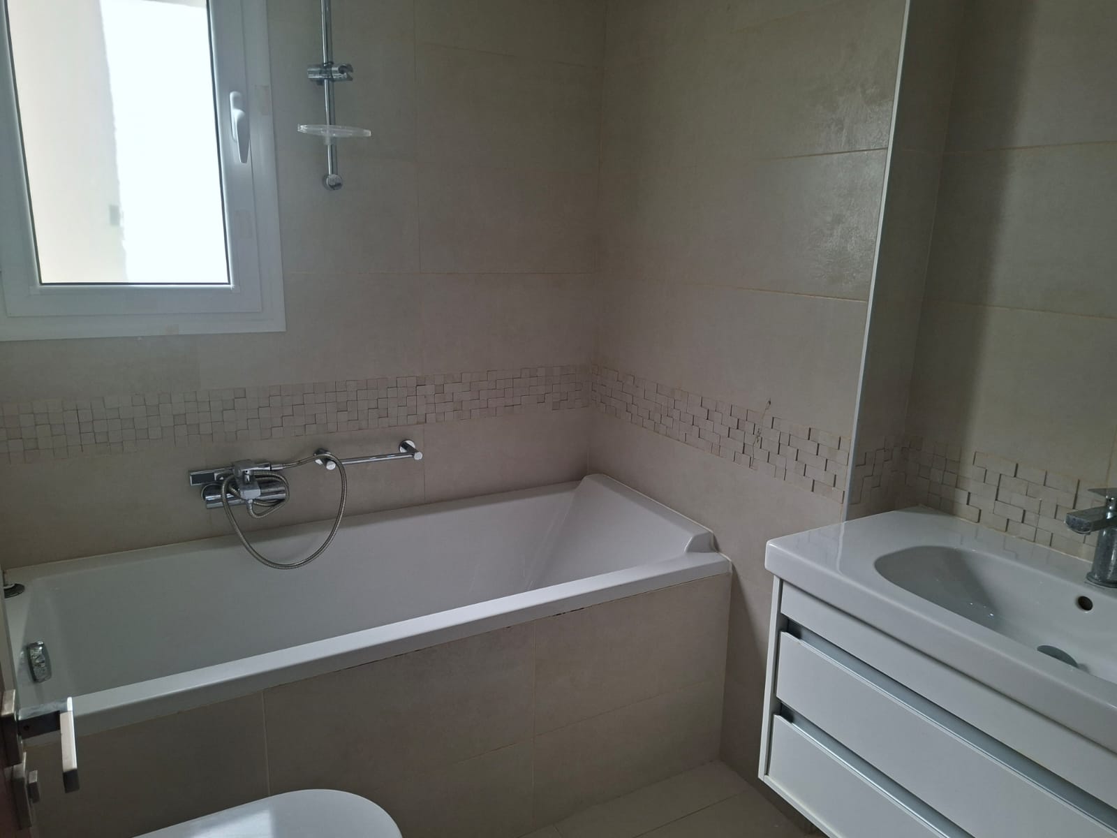 Ain Zaghouan&nbsp;Jardins de Carthage&nbsp;Location&nbsp;Appart. 5 pi�ces+&nbsp;Appart s plus 4 hs aux jardin de carthage