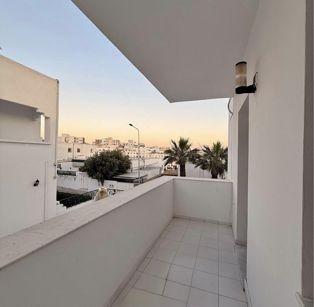 Ariana Ville&nbsp;Cite Ennasr 2&nbsp;Location&nbsp;Maisons&nbsp;Etage de villa s plus 3 � ennaser