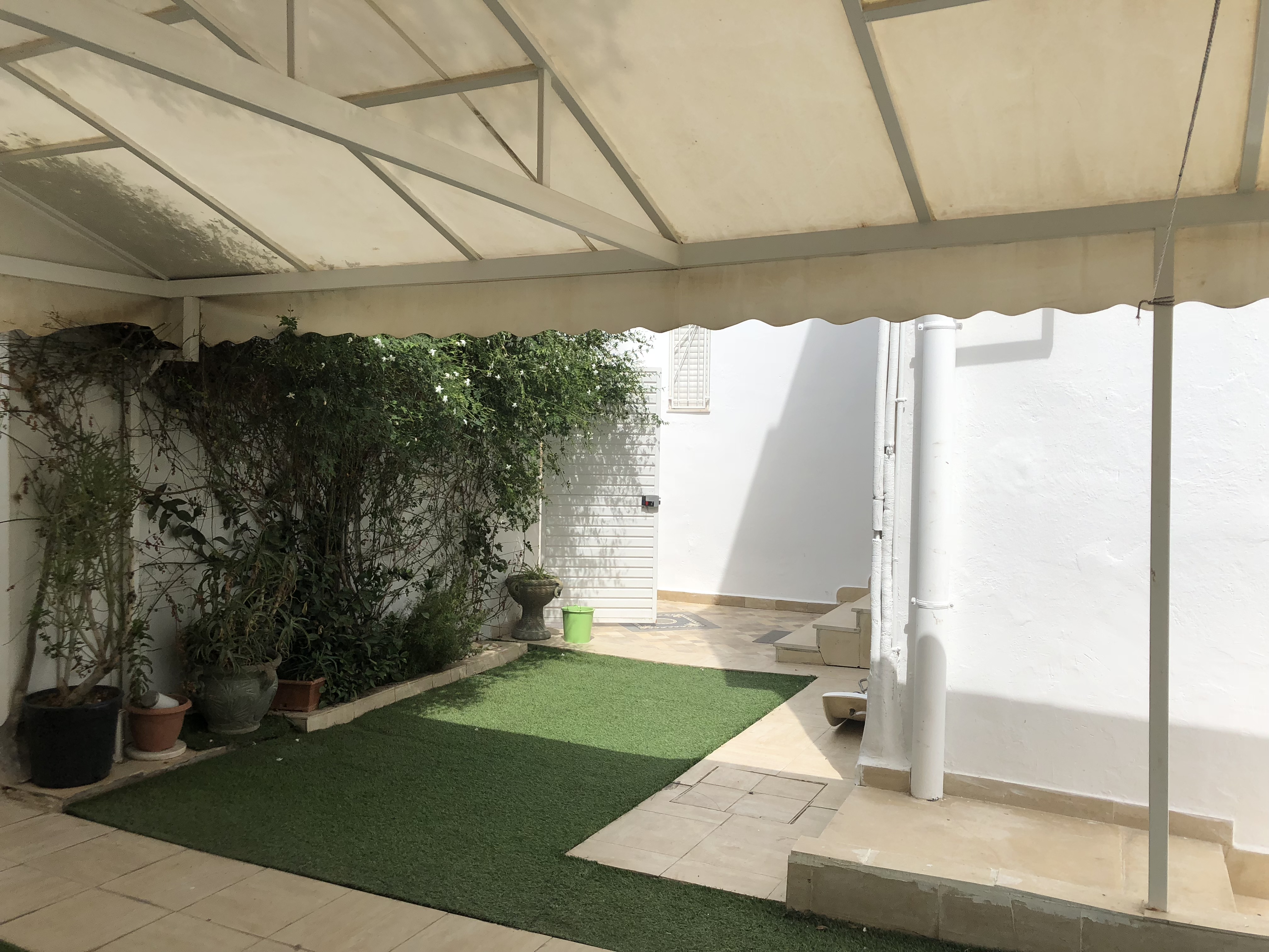 Mnihla&nbsp;Jardins d'el Menzah&nbsp;Location&nbsp;Duplex&nbsp;Jardins d'el menzah 1 magnifique triplex