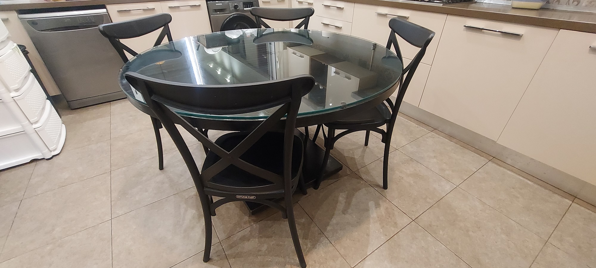 La Soukra&nbsp;Chotrana 2&nbsp;Salon - Salle � manger &nbsp;Tables&nbsp;Table salle a manger en bois massif