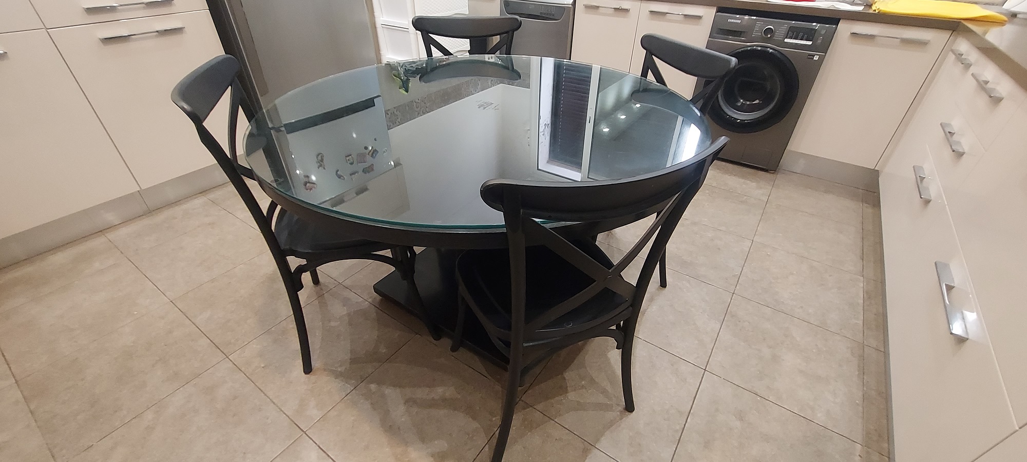 La Soukra&nbsp;Chotrana 2&nbsp;Salon - Salle � manger &nbsp;Tables&nbsp;Table salle a manger en bois massif
