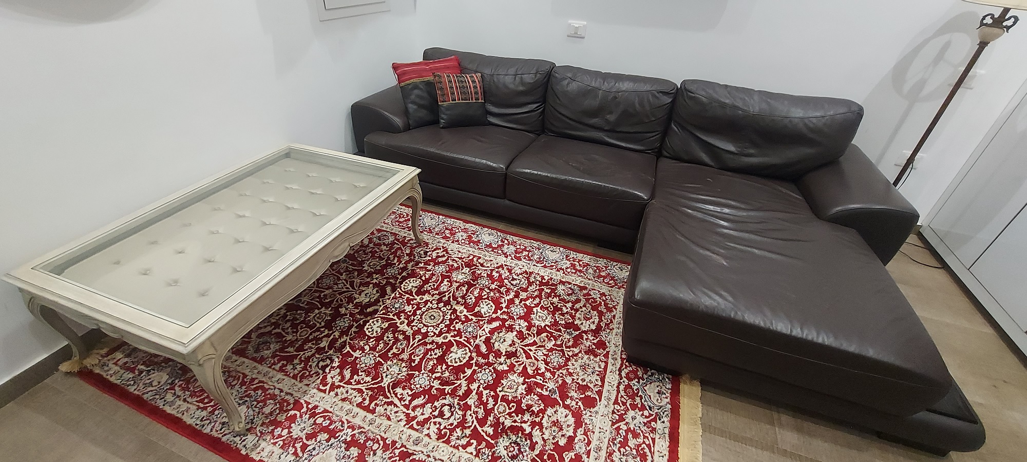 La Soukra&nbsp;Chotrana 2&nbsp;Salon - Salle � manger &nbsp;Canap�s&nbsp;Canap� d angle en cuir