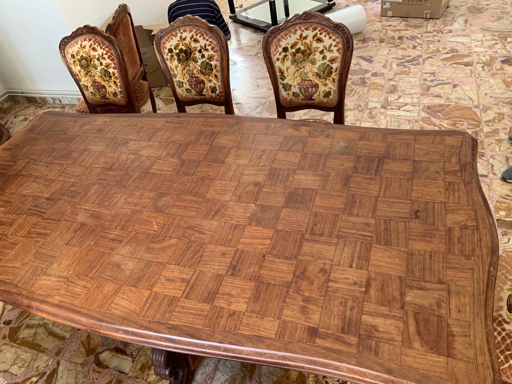 La Soukra&nbsp;Chotrana 2&nbsp;Salon - Salle � manger &nbsp;Salle � manger&nbsp;Salle � manger en bois massif noble