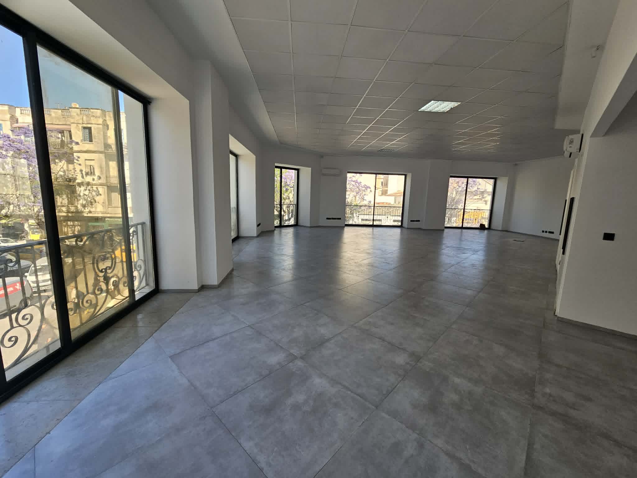 Bab Bhar&nbsp;Bab Bhar&nbsp;Location&nbsp;Appart. 4 pi�ces&nbsp;Exceptionnel open space neuf plein cv