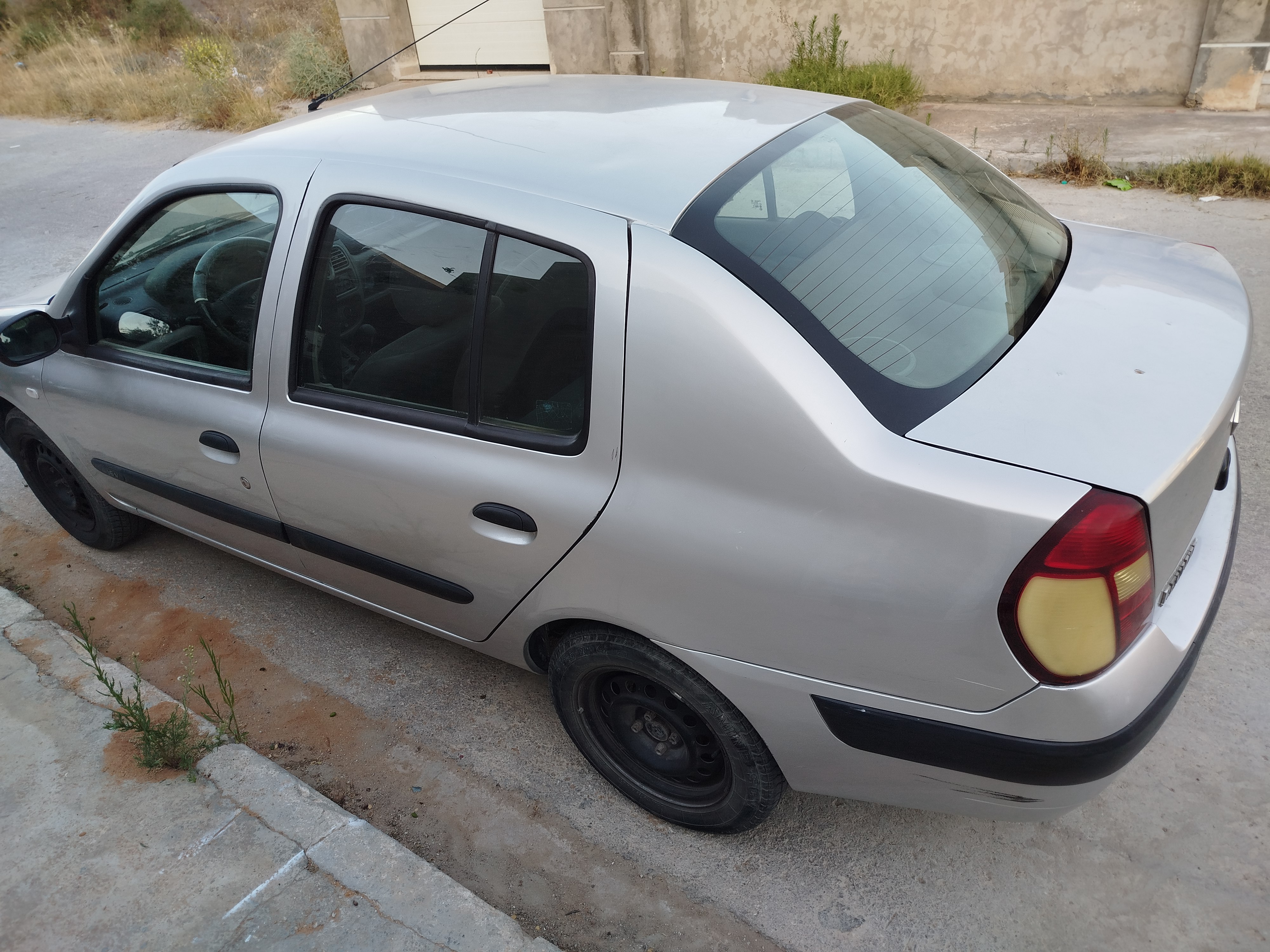 Hammam Chatt&nbsp;Hammam Chatt&nbsp;Renault&nbsp;Clio&nbsp;Clio classique