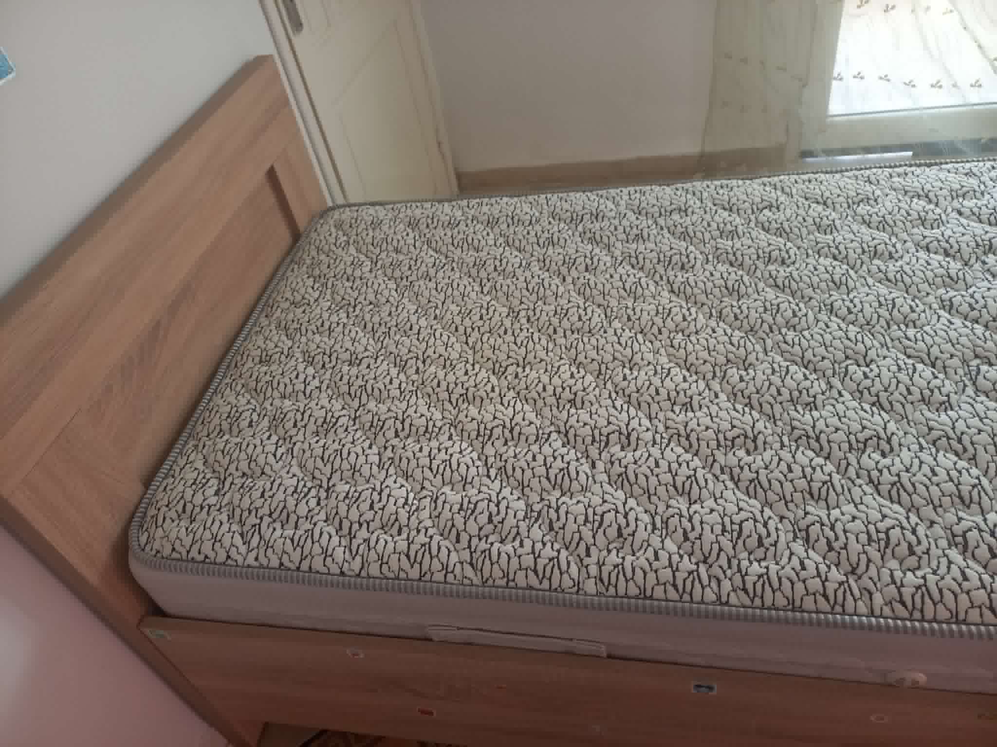 Rades&nbsp;Rades Meliane&nbsp;Autres meubles&nbsp;Autres&nbsp;Lit avec matelas tout neuf