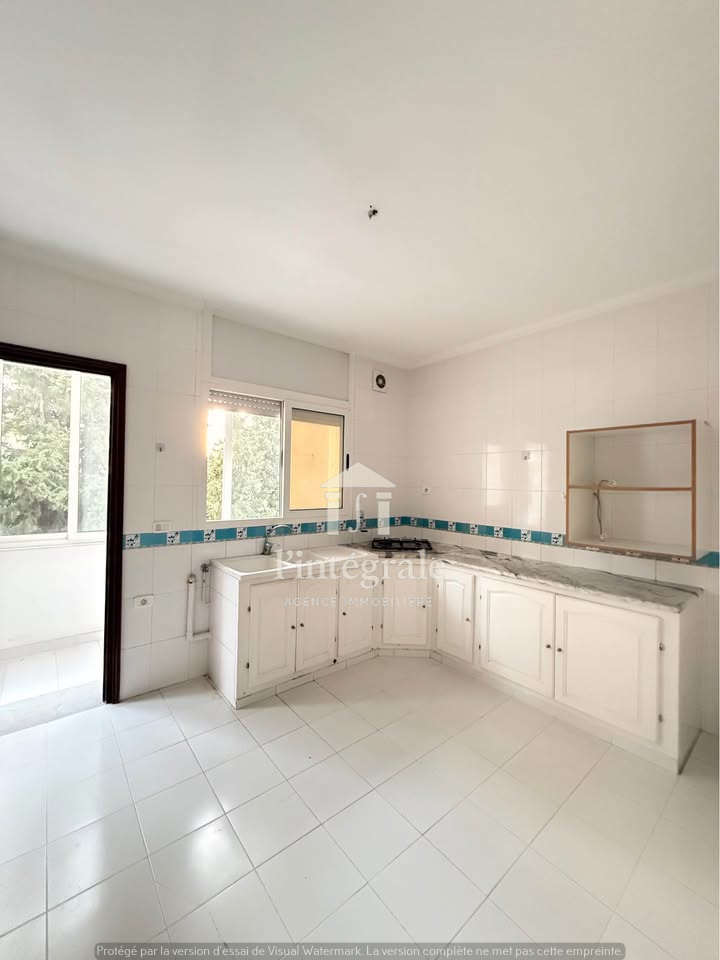 Ariana Ville&nbsp;Cite Ennasr 2&nbsp;Location&nbsp;Appart. 4 pi�ces&nbsp;Magnifique �tage d'une villa s3