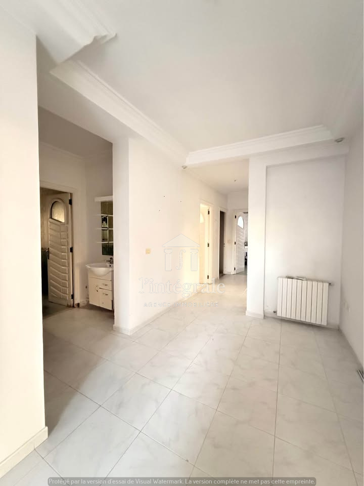 Ariana Ville&nbsp;Cite Ennasr 2&nbsp;Location&nbsp;Appart. 4 pi�ces&nbsp;Magnifique �tage d'une villa s3