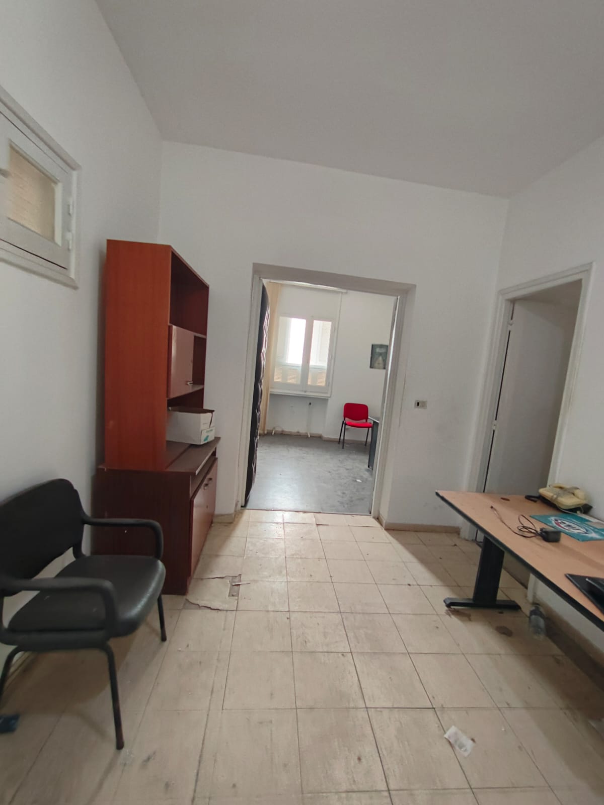 Bab Bhar&nbsp;Hedi Chaker&nbsp;Bureaux & Commerces&nbsp;Bureau&nbsp;H�di chaker loc bur h4