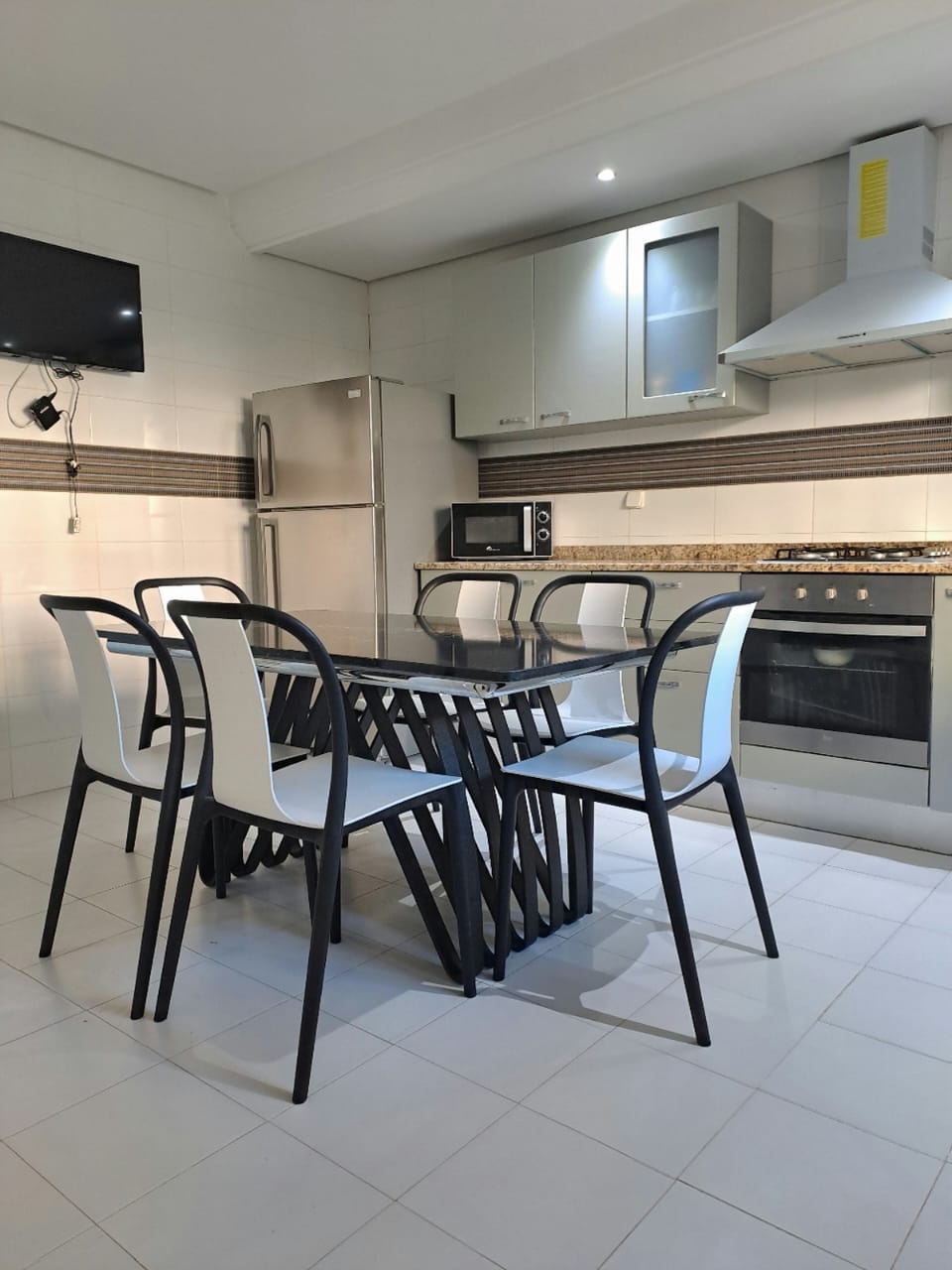 La Marsa&nbsp;El Aouina&nbsp;Location&nbsp;Appart. 5 pi�ces+&nbsp;Particulier l s4 meubl� neuf cit� wahat � l'ann�e