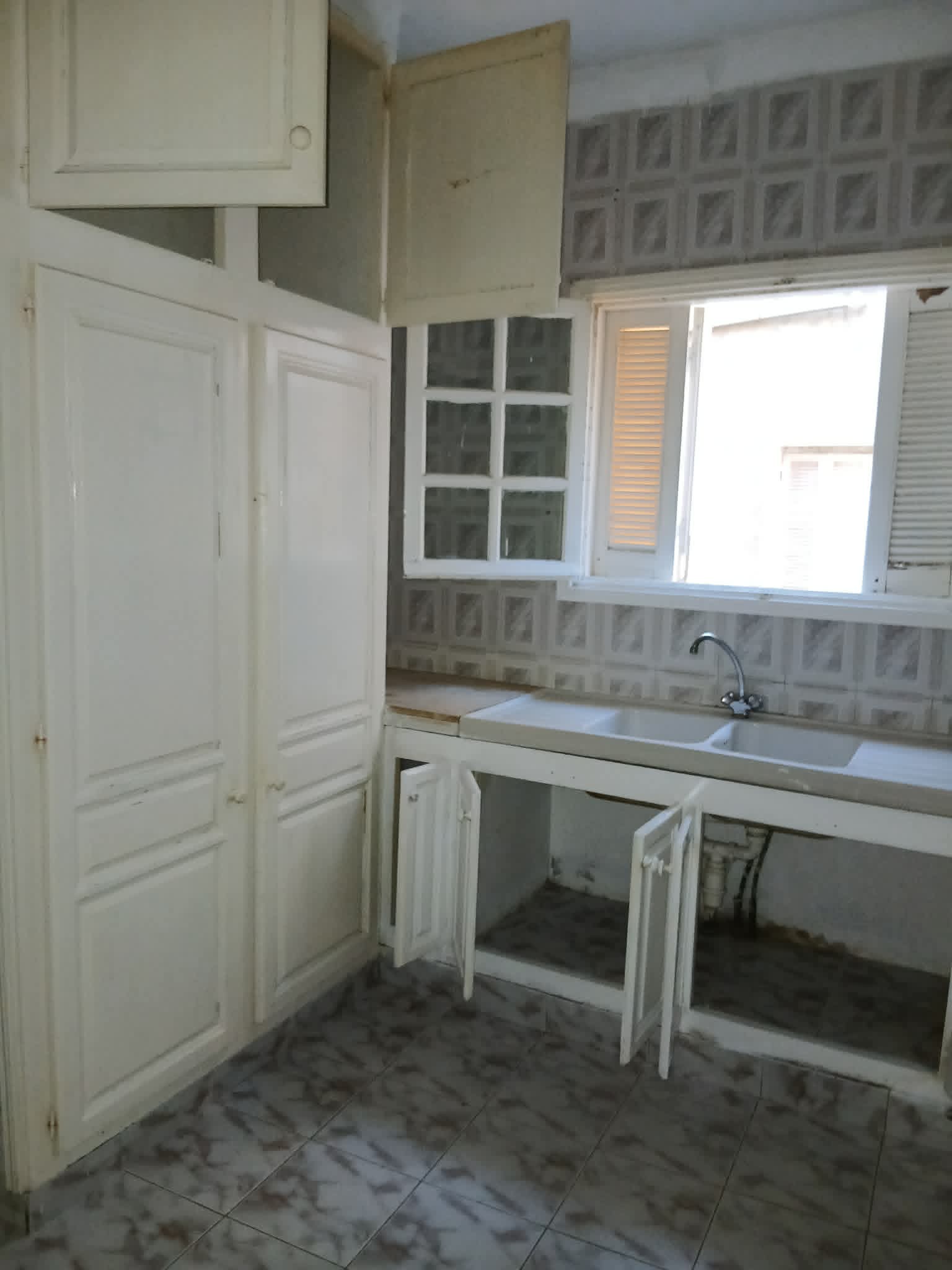 El Kram&nbsp;Le Kram&nbsp;Location&nbsp;Appart. 3 pi�ces&nbsp;�tage de maison � el kram