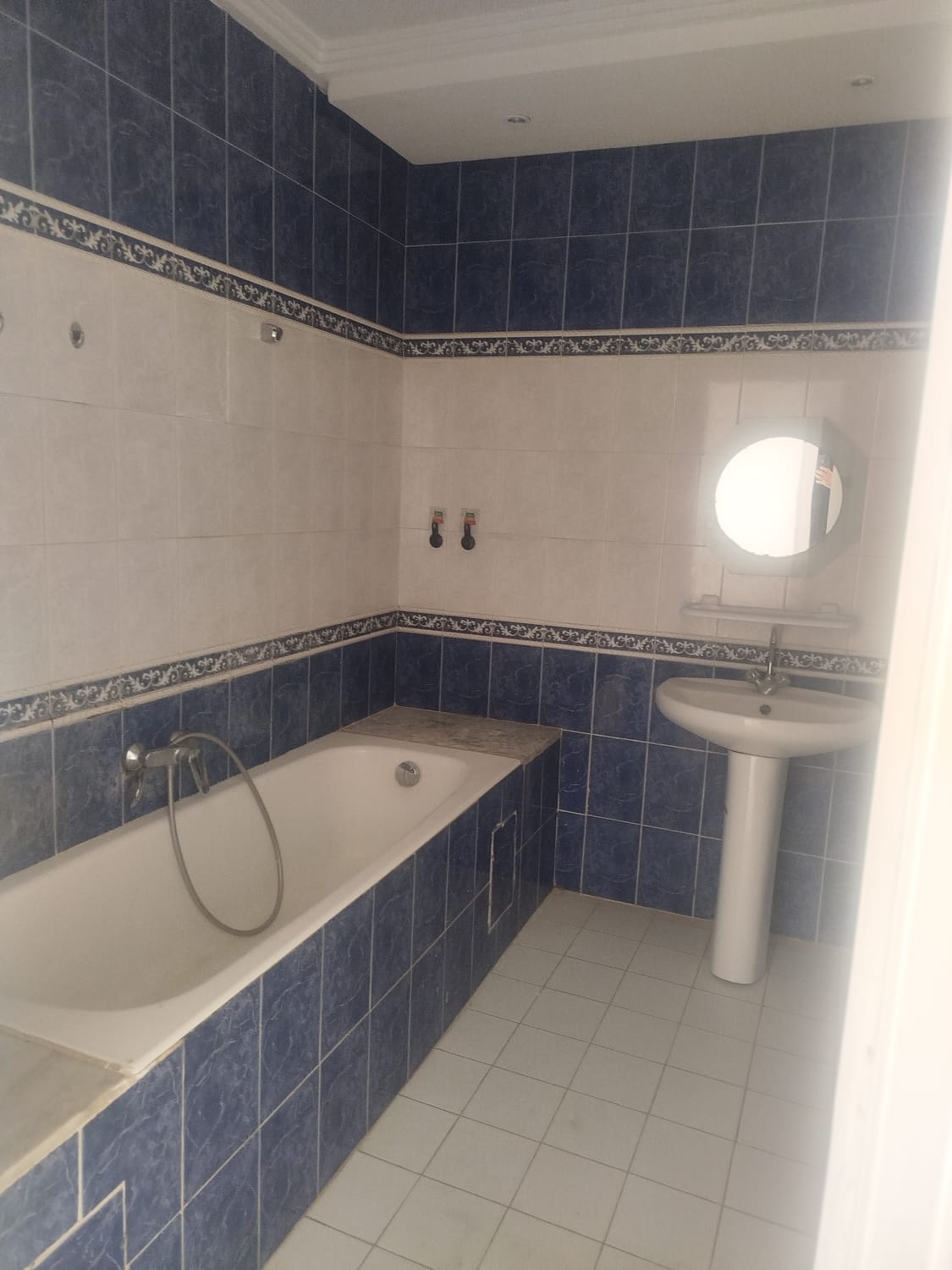 Mnihla&nbsp;Cite Ennasr&nbsp;Vente&nbsp;Appart. 4 pi�ces&nbsp;Un spacieux appartement s4 � ennasr2