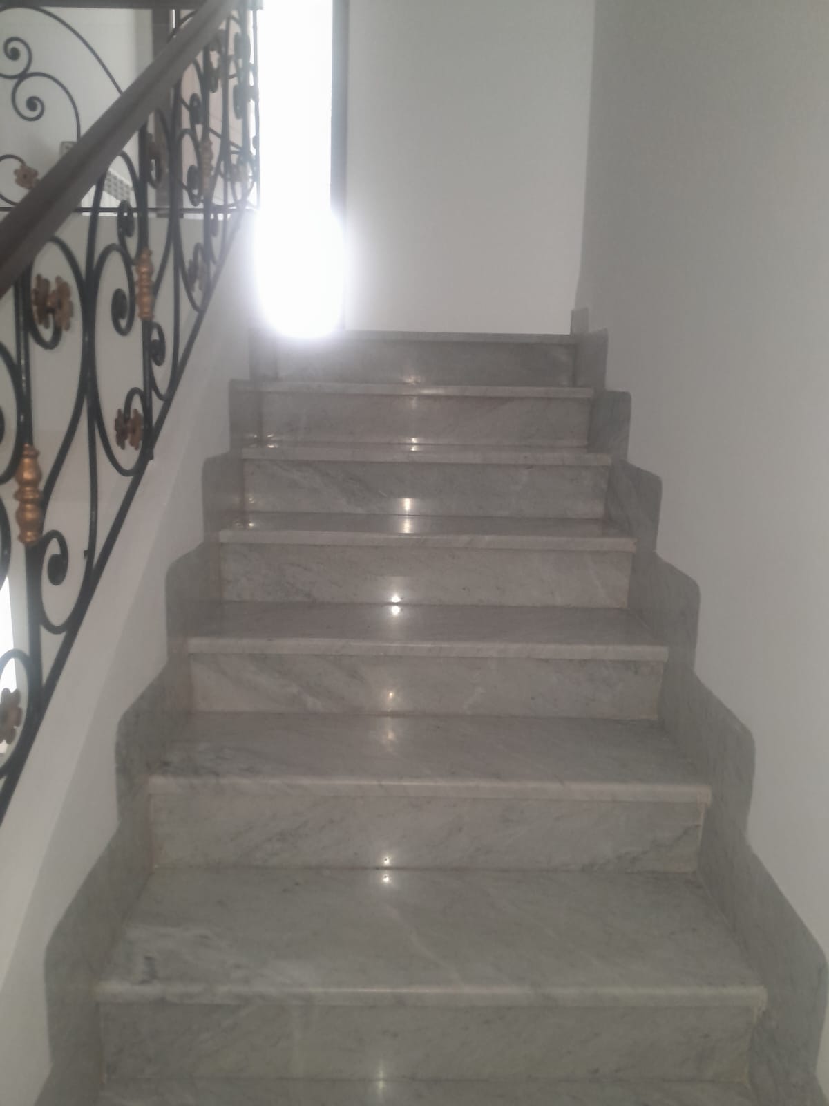 Ain Zaghouan&nbsp;Jardins de Carthage&nbsp;Location&nbsp;Appart. 4 pi�ces&nbsp;Un ravissant duplex hs au jardins de carthage