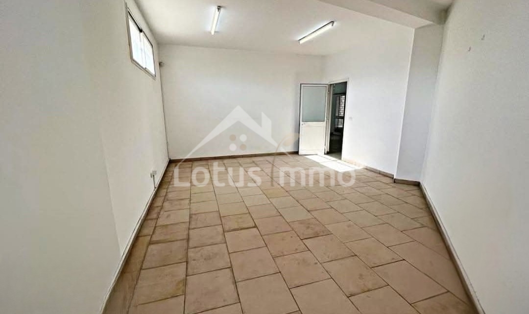 El Omrane Superieur&nbsp;El Omrane Superieur&nbsp;Bureaux & Commerces&nbsp;Atelier,Garage&nbsp;Local commercial ou bureautique