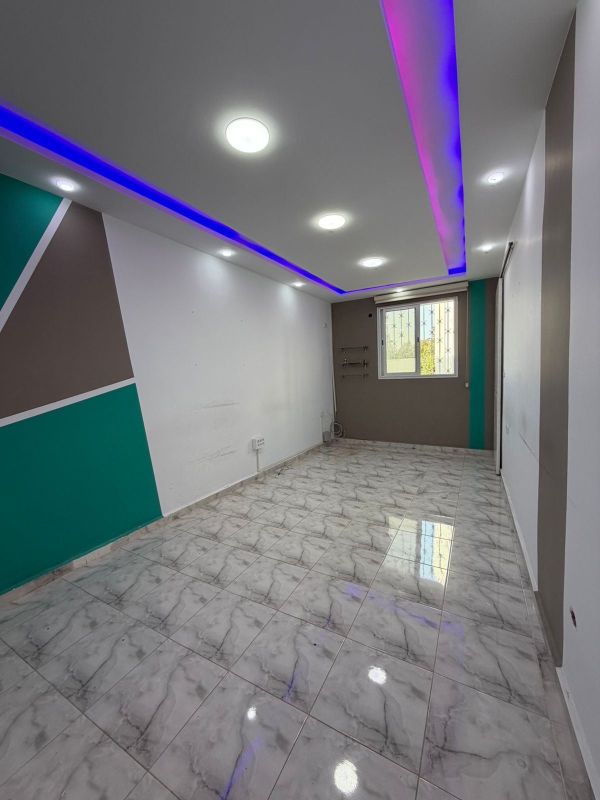 El Menzah&nbsp;El Manar 2&nbsp;Bureaux & Commerces&nbsp;Bureau&nbsp;Bureau au rdc sur av taher ben ammar manar 2
