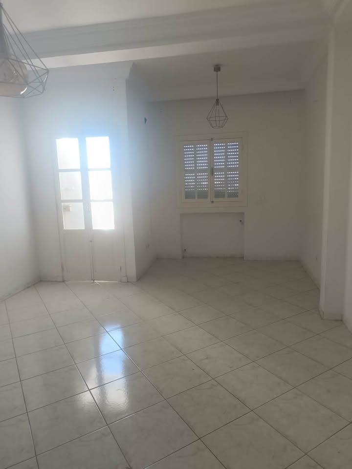 Ben Arous&nbsp;Ben Arous&nbsp;Location&nbsp;Appart. 1 pi�ce&nbsp;App genre villa mrj 3