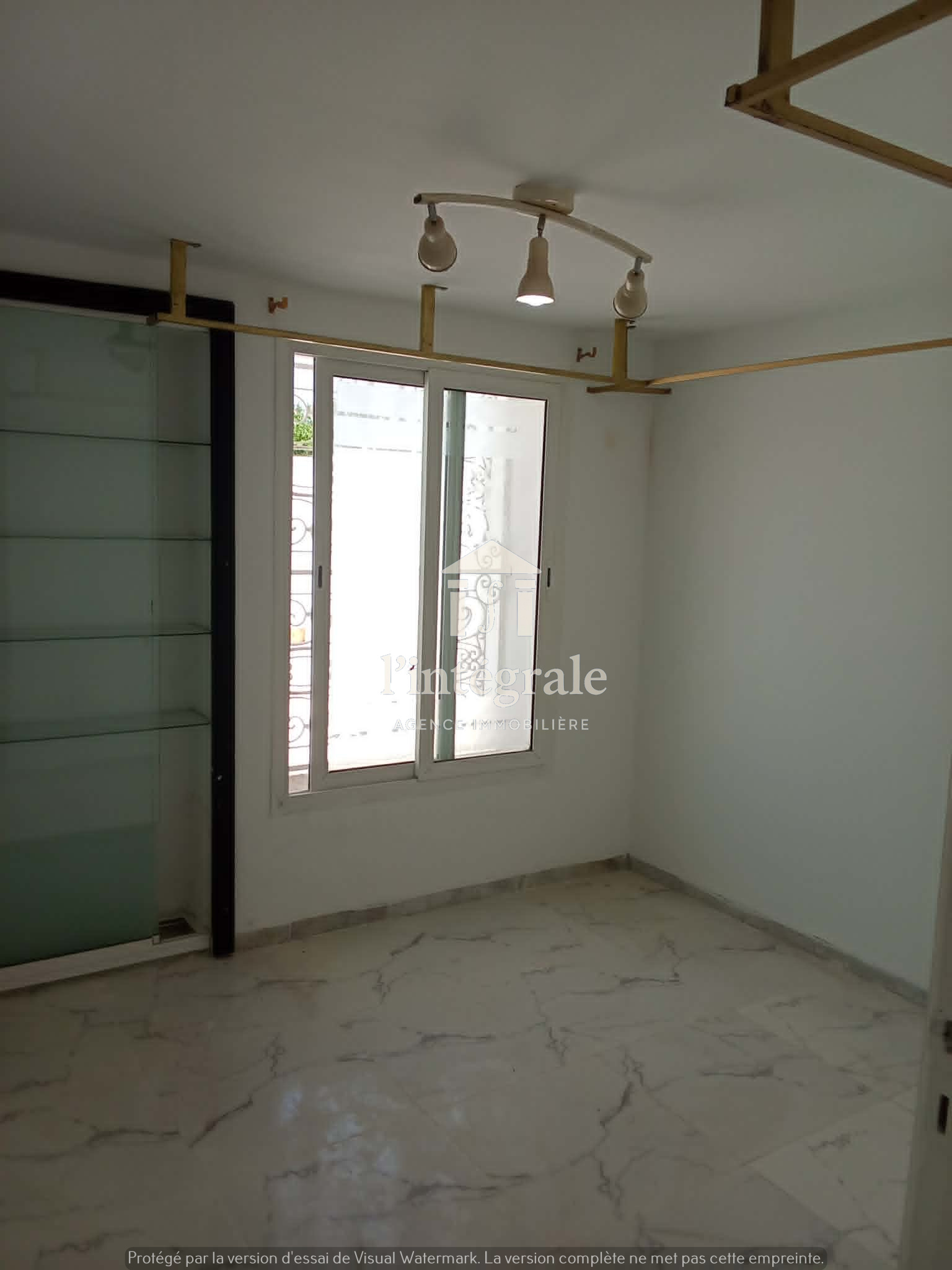 Ariana Ville&nbsp;Cite Ennasr 2&nbsp;Location&nbsp;Maisons&nbsp;Local pour bureau ou commerce