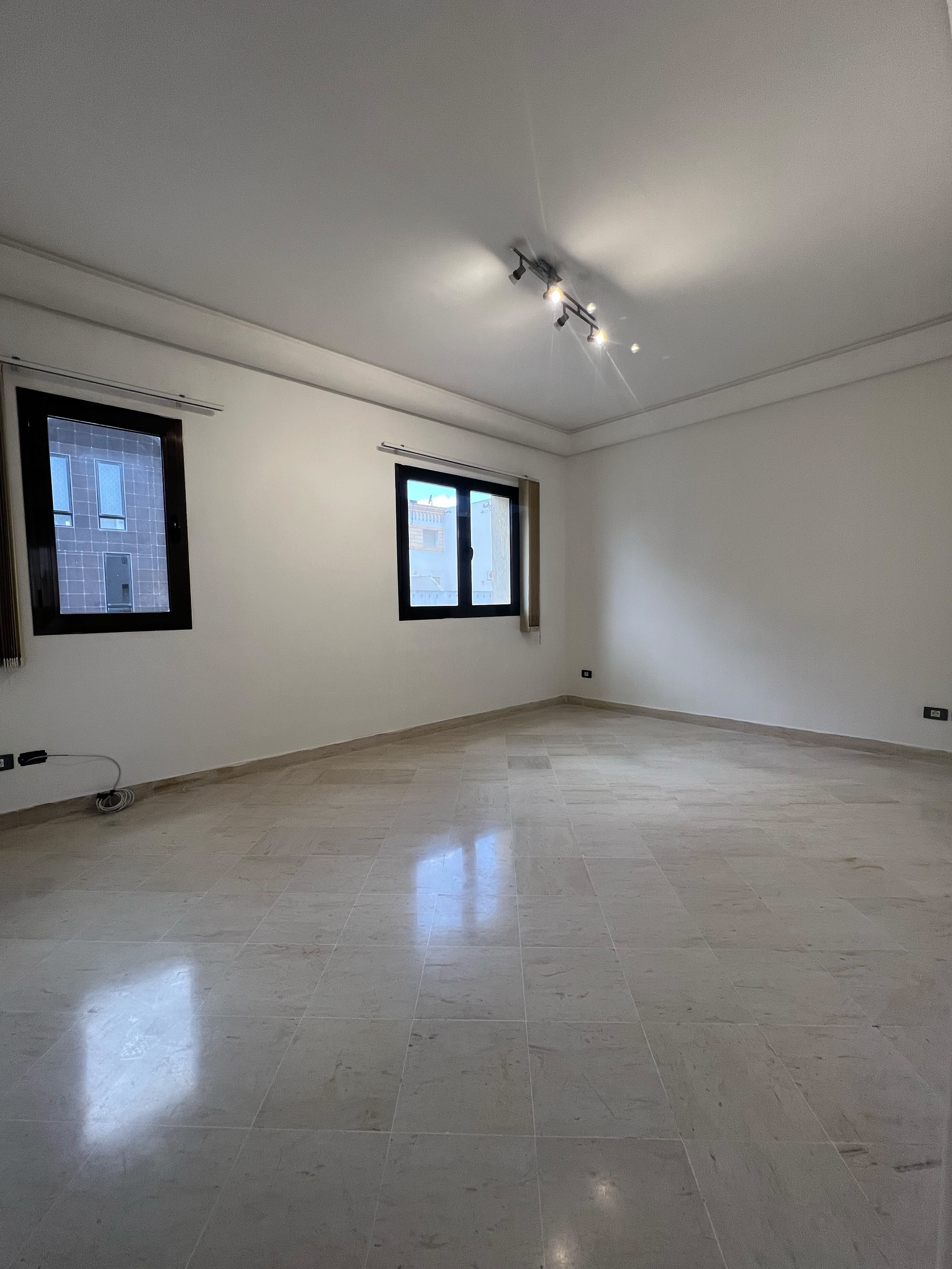La Marsa&nbsp;Berge Du Lac&nbsp;Location&nbsp;Appart. 4 pi�ces&nbsp;Bureau op et 3p au lac 1