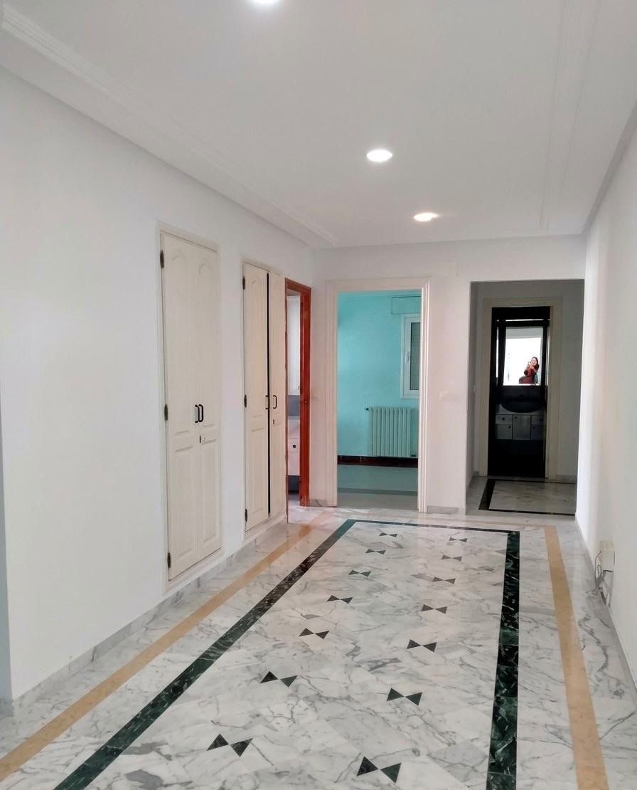 La Marsa&nbsp;Berge Du Lac&nbsp;Location&nbsp;Appart. 4 pi�ces&nbsp;Bur h et 4p au lac 1
