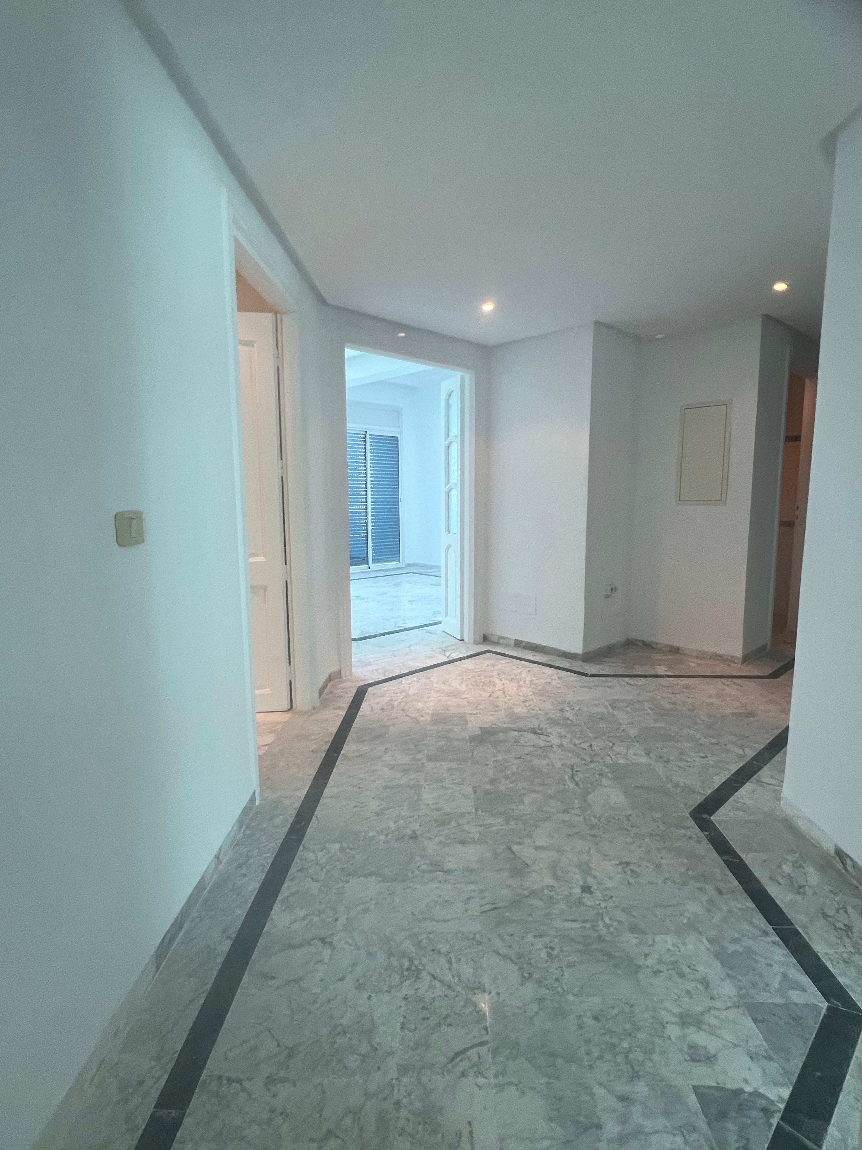 La Marsa&nbsp;Berge Du Lac&nbsp;Location&nbsp;Appart. 4 pi�ces&nbsp;Bureau 4 pieces au lac 1