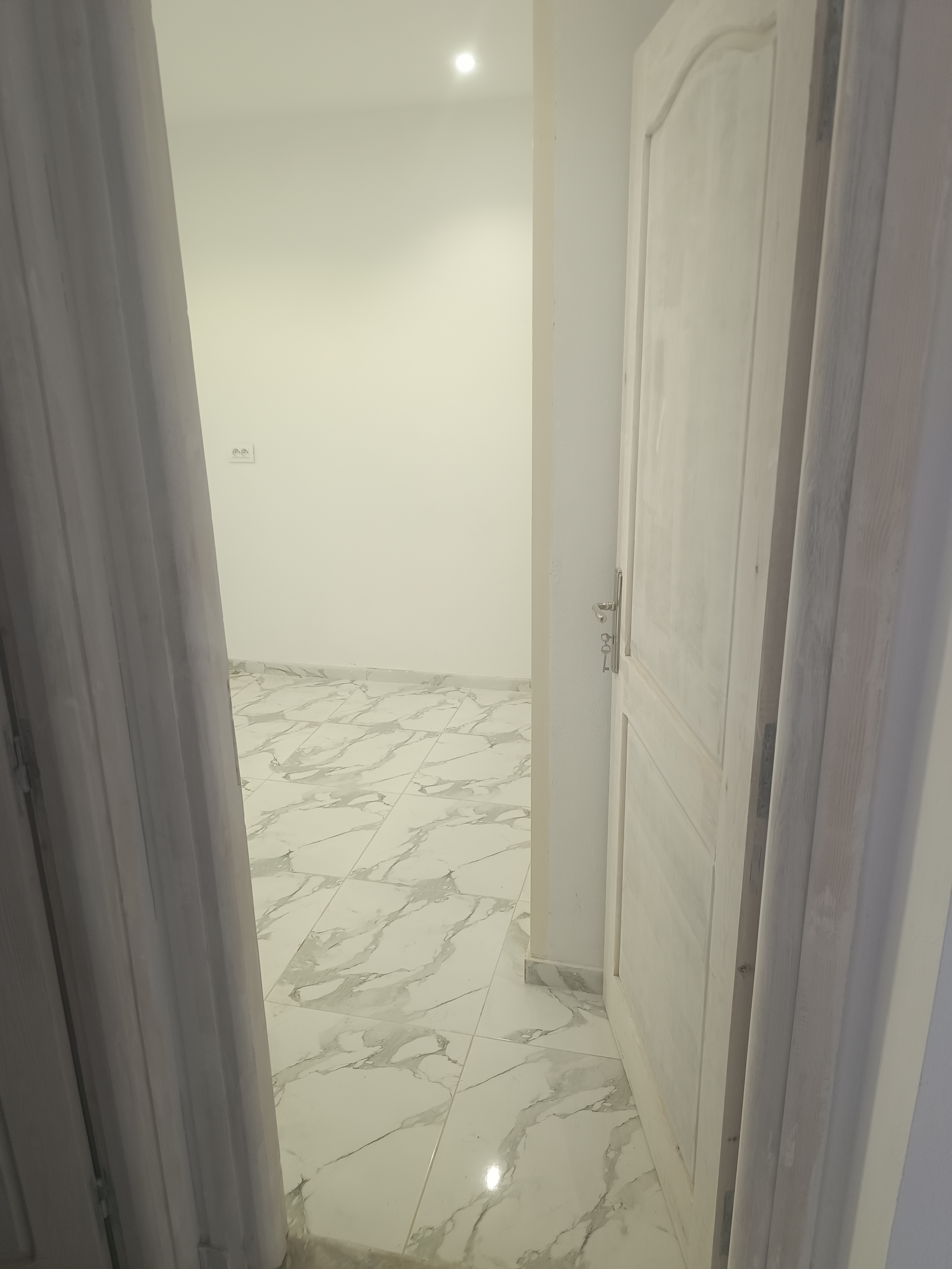 Cite El Khadra&nbsp;Cite El Khadra&nbsp;Location&nbsp;Appart. 3 pi�ces&nbsp;Rdc independant s2 avec terrasse