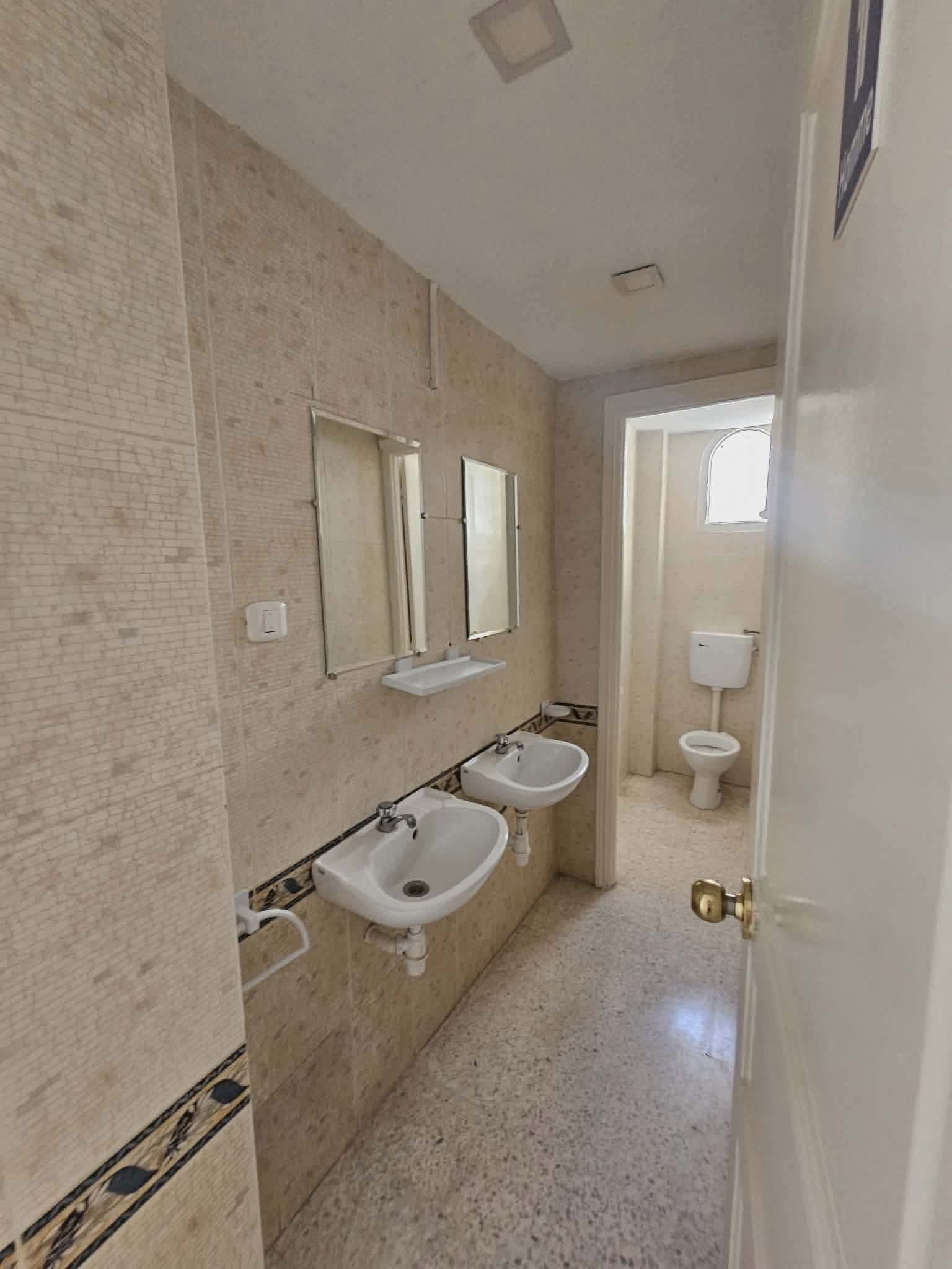 Cite El Khadra&nbsp;Zone urbaine nord&nbsp;Bureaux & Commerces&nbsp;Bureau&nbsp;Bureau h3 meuble ou vide