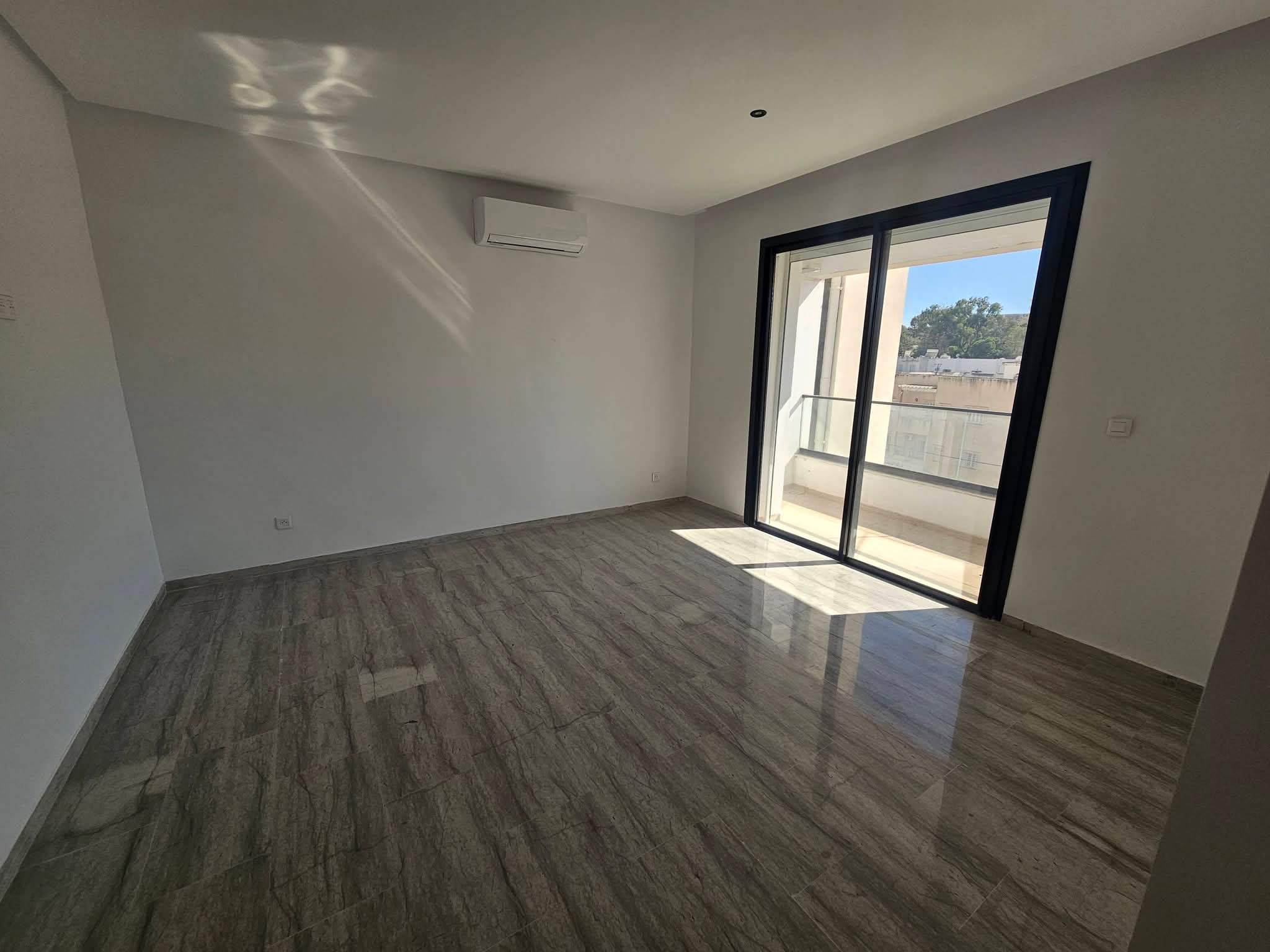 Ariana Ville&nbsp;Riadh Landlous&nbsp;Bureaux & Commerces&nbsp;Bureau&nbsp;Bureau h2 riadh el andalous 1600d