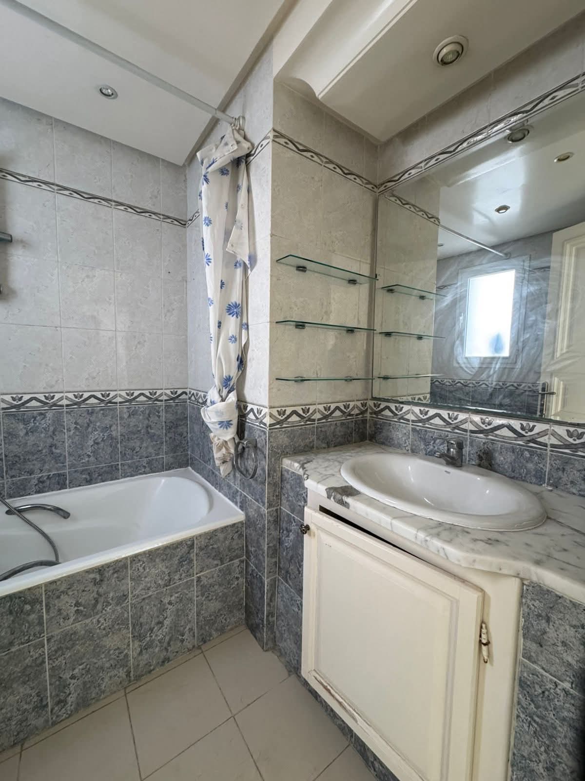 Ariana Ville&nbsp;Cite Ennasr 2&nbsp;Location&nbsp;Appart. 2 pi�ces&nbsp;S1 900 d ennasr 2
