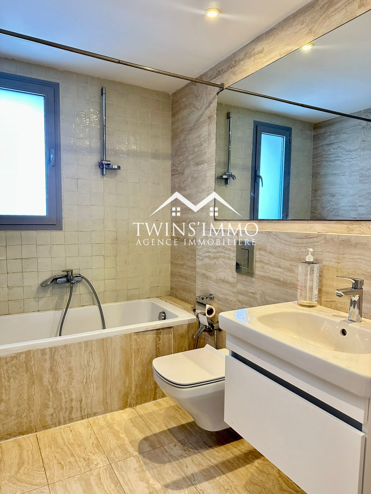 La Marsa&nbsp;Marsa Ennassim&nbsp;Location&nbsp;Appart. 4 pi�ces&nbsp;�tage de villa s4 � marsa ennassim
