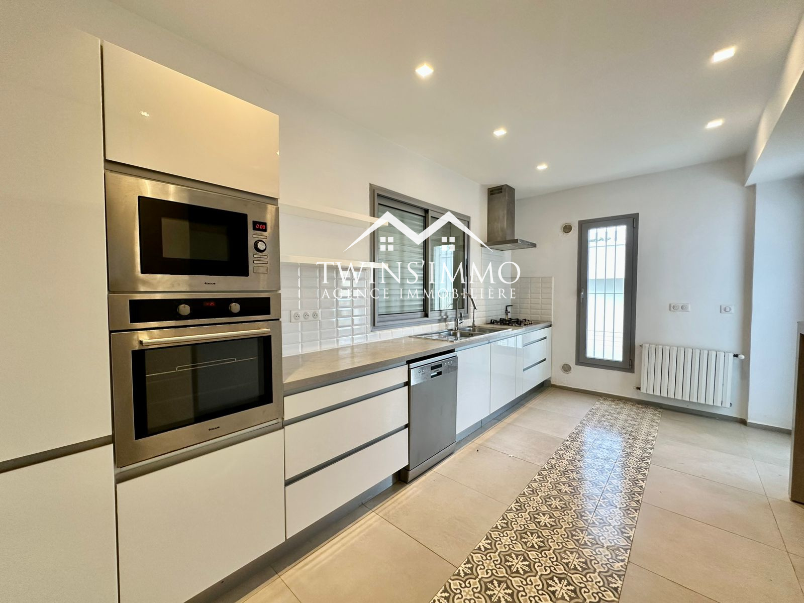 La Marsa&nbsp;Marsa Ennassim&nbsp;Location&nbsp;Appart. 4 pi�ces&nbsp;�tage de villa s4 � marsa ennassim