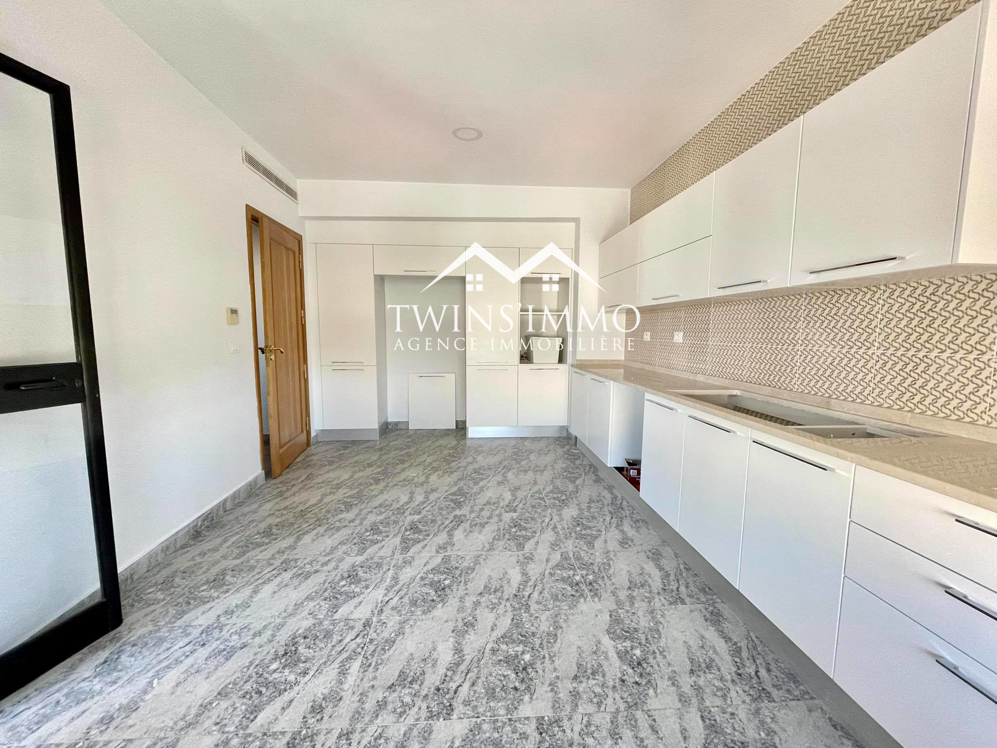 La Marsa&nbsp;Marsa Erriadh&nbsp;Bureaux & Commerces&nbsp;Bureau&nbsp;Bureau a3 � la marsa