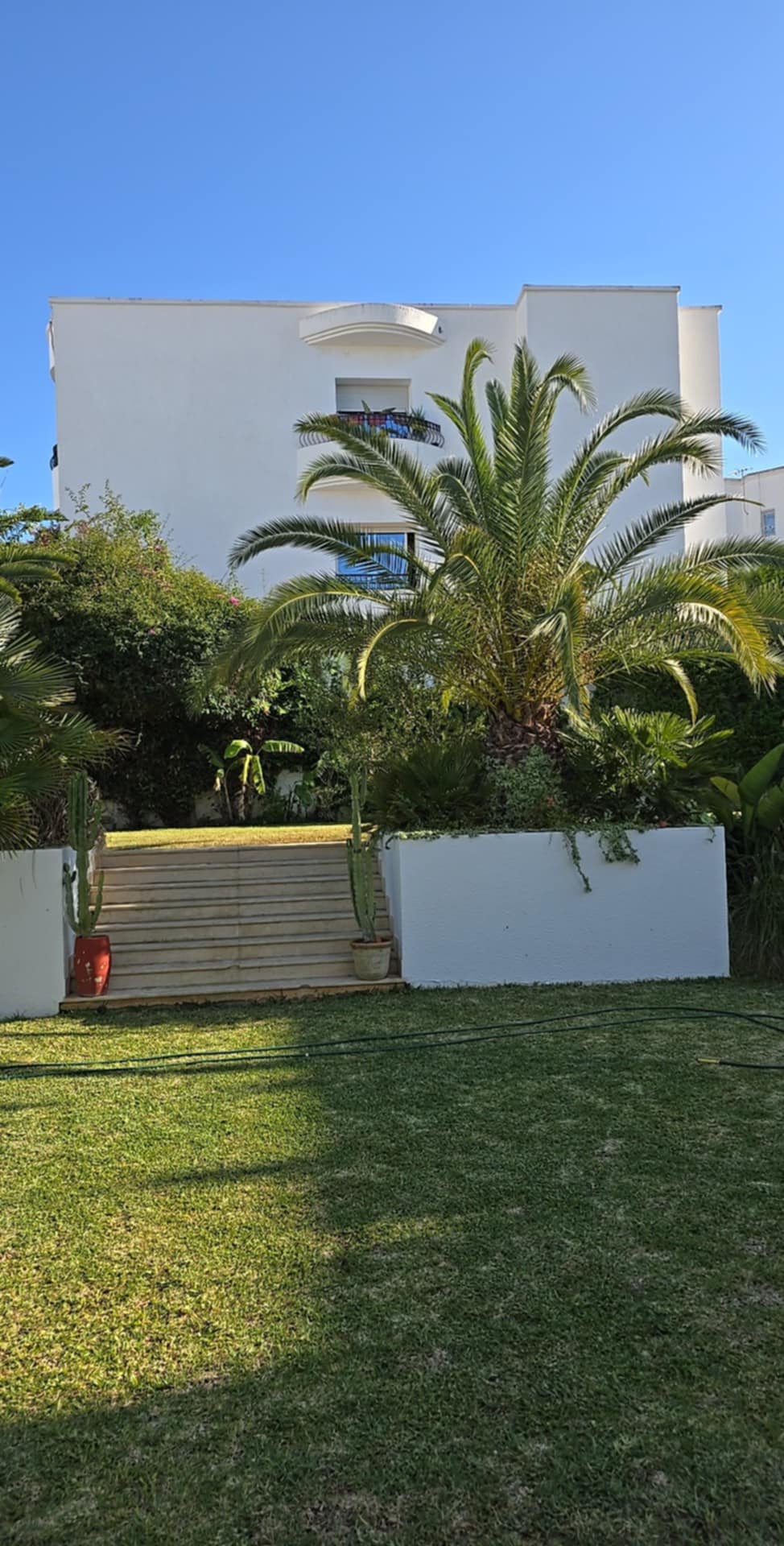 Ariana Ville&nbsp;Cite Ennasr 2&nbsp;Location&nbsp;Maisons&nbsp;Villa avec un jardin et une piscine