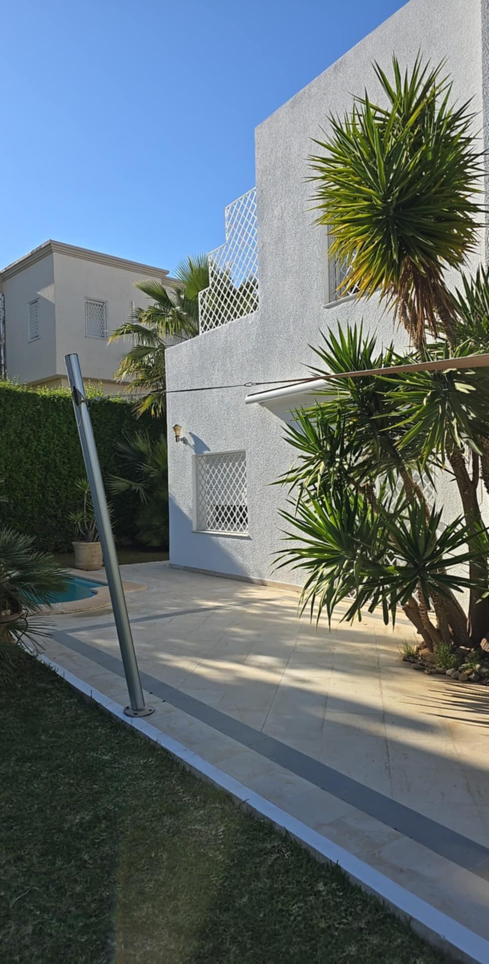 Ariana Ville&nbsp;Cite Ennasr 2&nbsp;Location&nbsp;Maisons&nbsp;Villa avec un jardin et une piscine