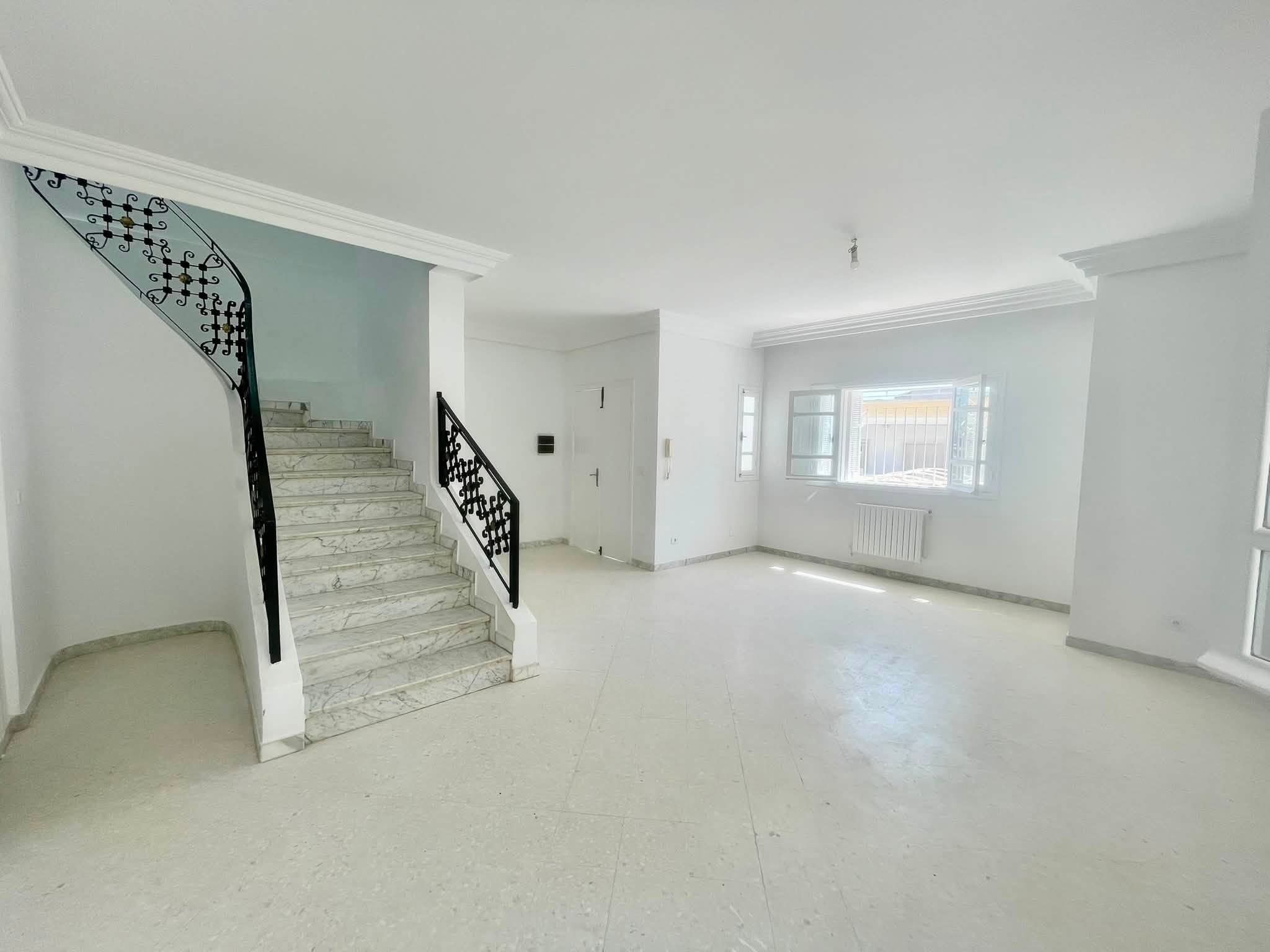 Ariana Ville&nbsp;Cite Ennasr 2&nbsp;Location&nbsp;Appart. 4 pi�ces&nbsp;Villa s3 a ennaser 2 loyer 1800 dt