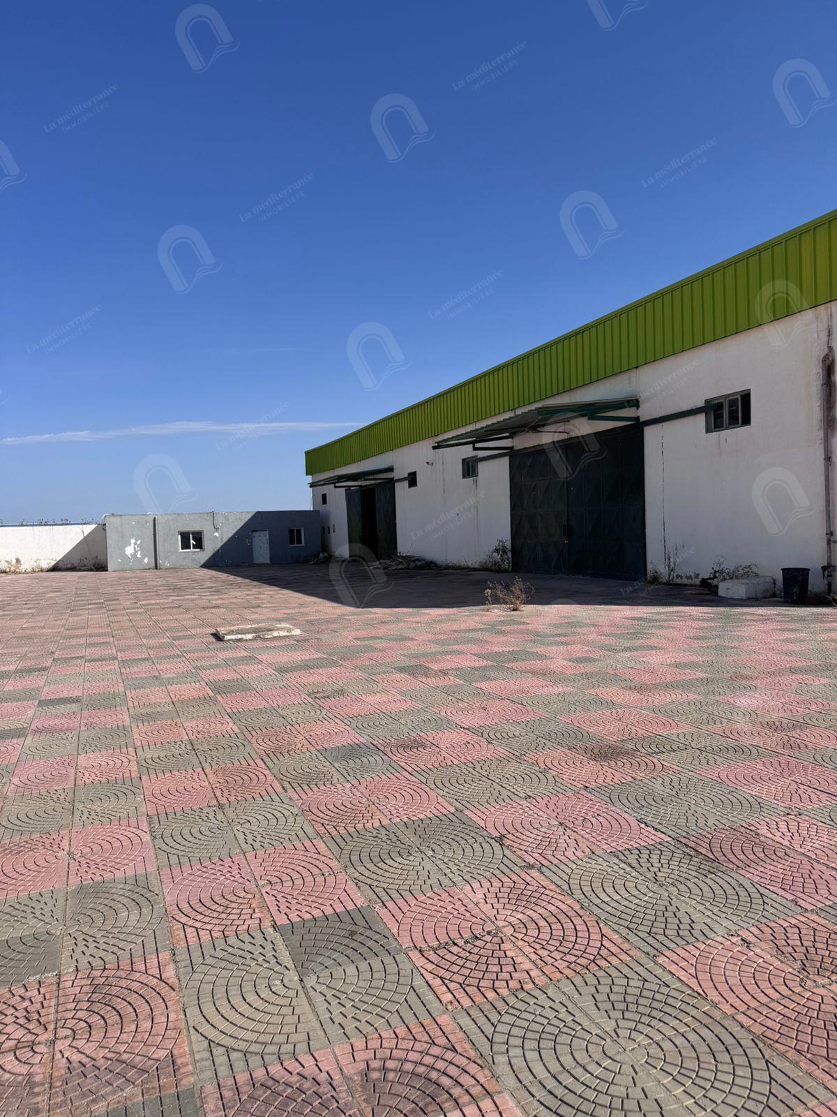Borj El Amri&nbsp;Borj El Amri&nbsp;Location&nbsp;Autre&nbsp;Une usine industrielle � el fejja
